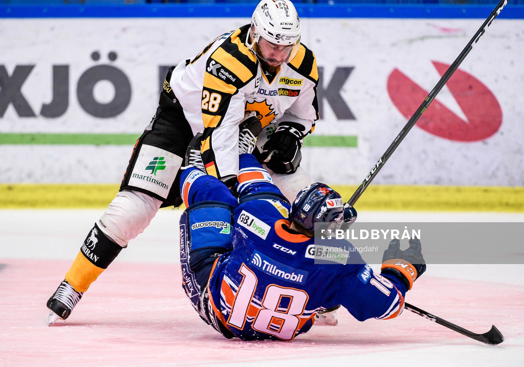 Kamp mellan Skellefteås Johan Alm och Växjös Andrew Calof