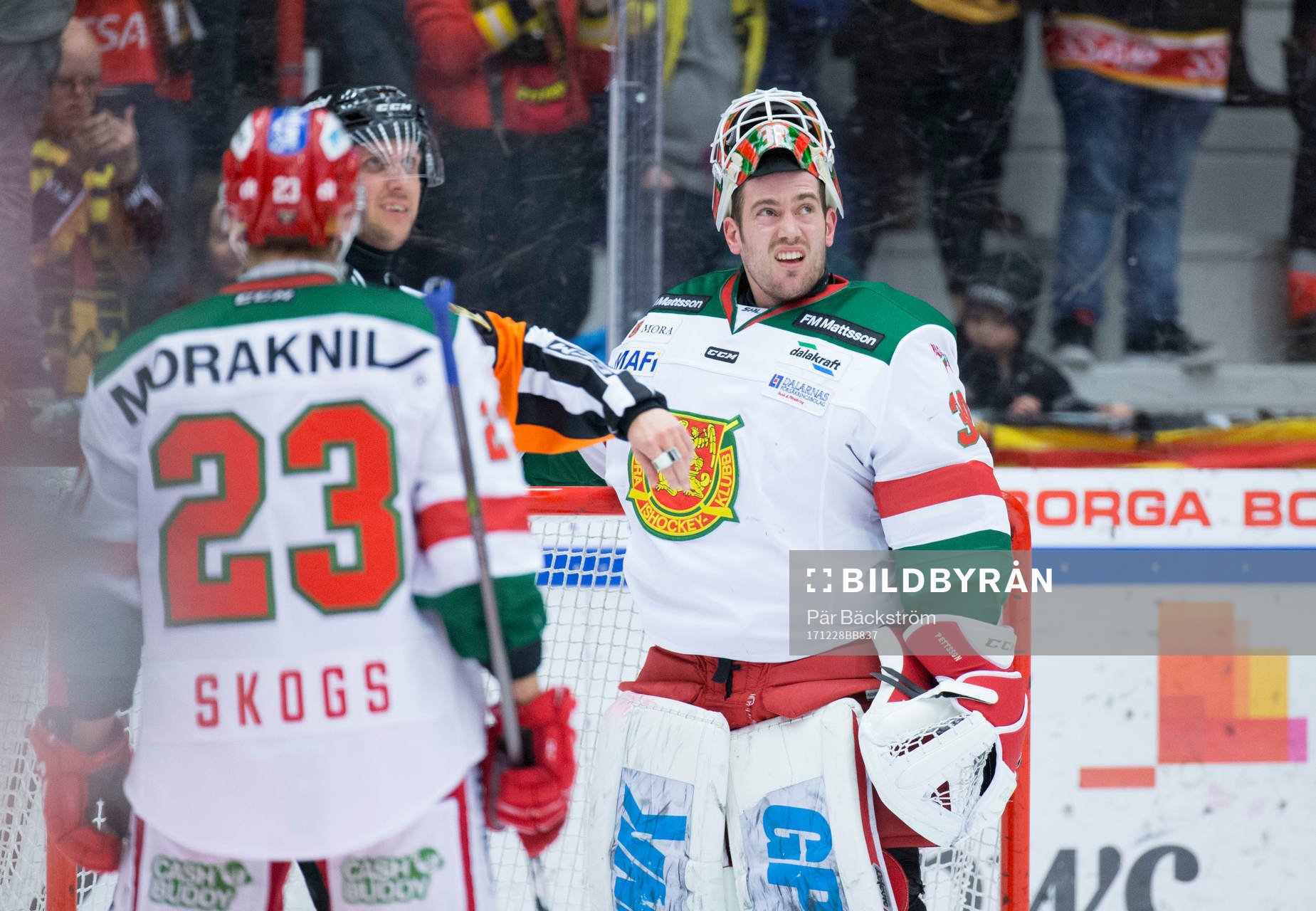 Moras  målvakt Mattias Pettersson deppar