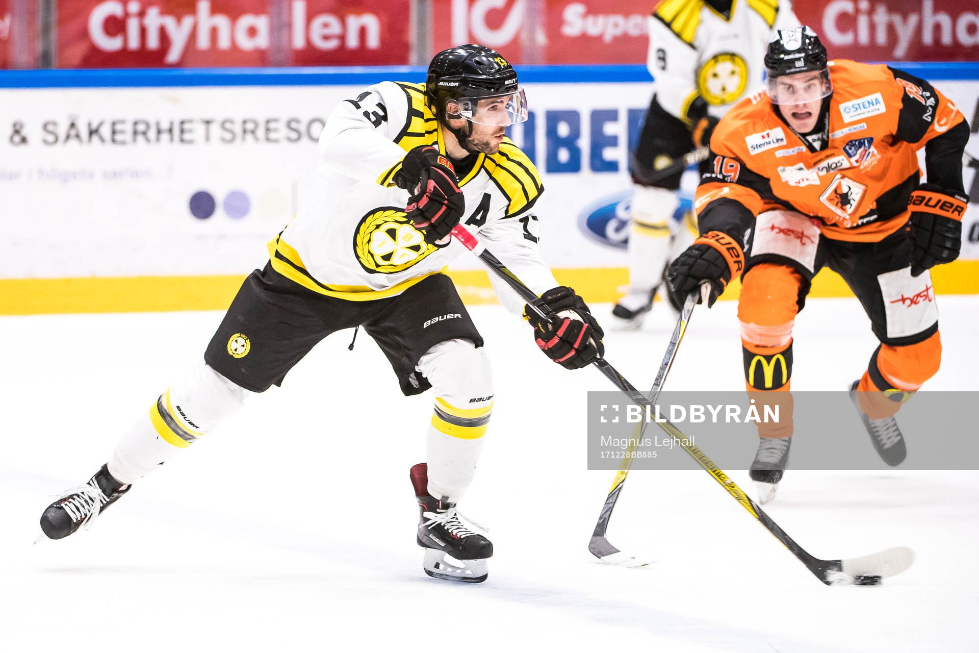 Brynäs Ryan Gunderson  och Karlskronas Kristoffer Söder