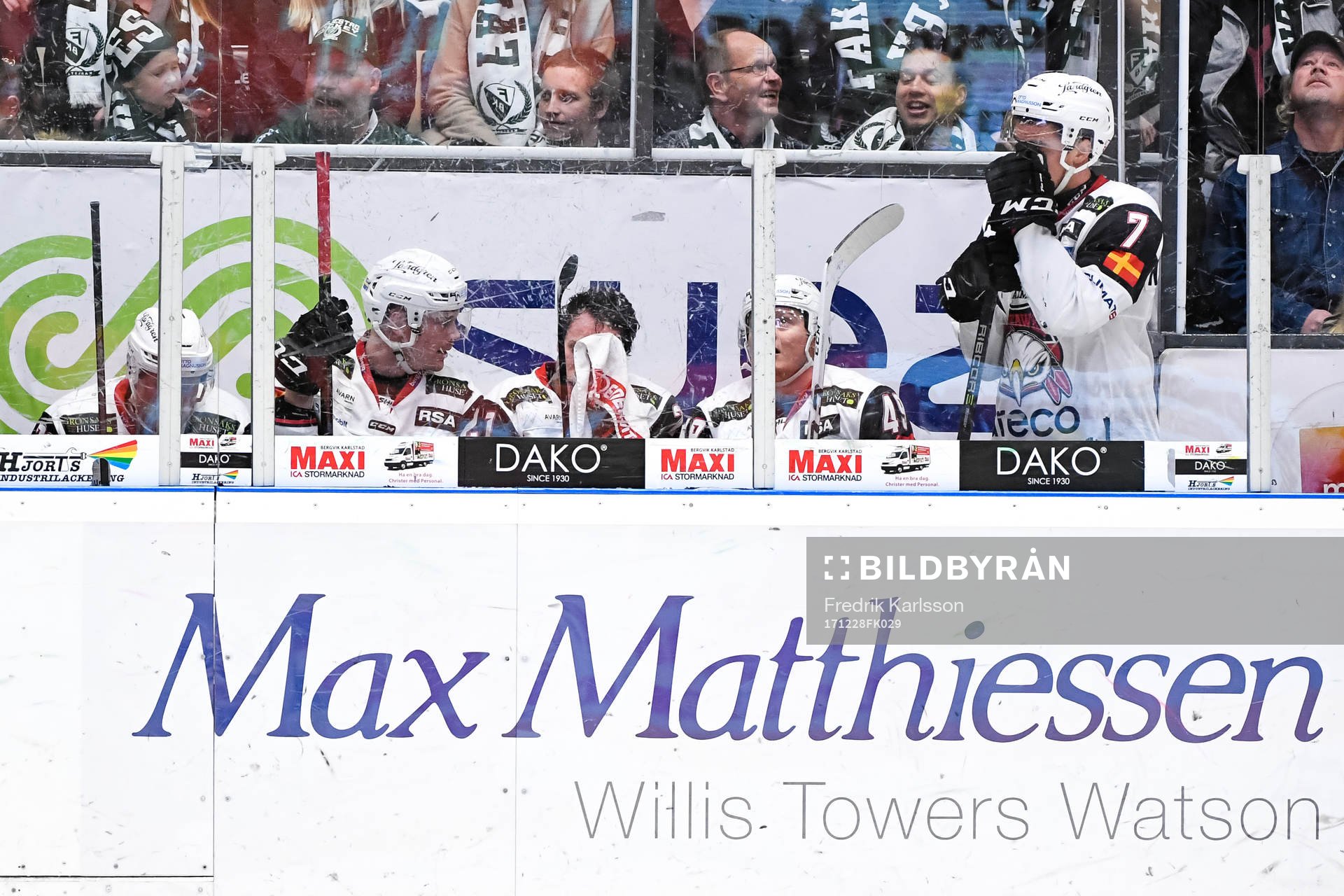 5 spelare i Malmö Redhawks utvisningsbås