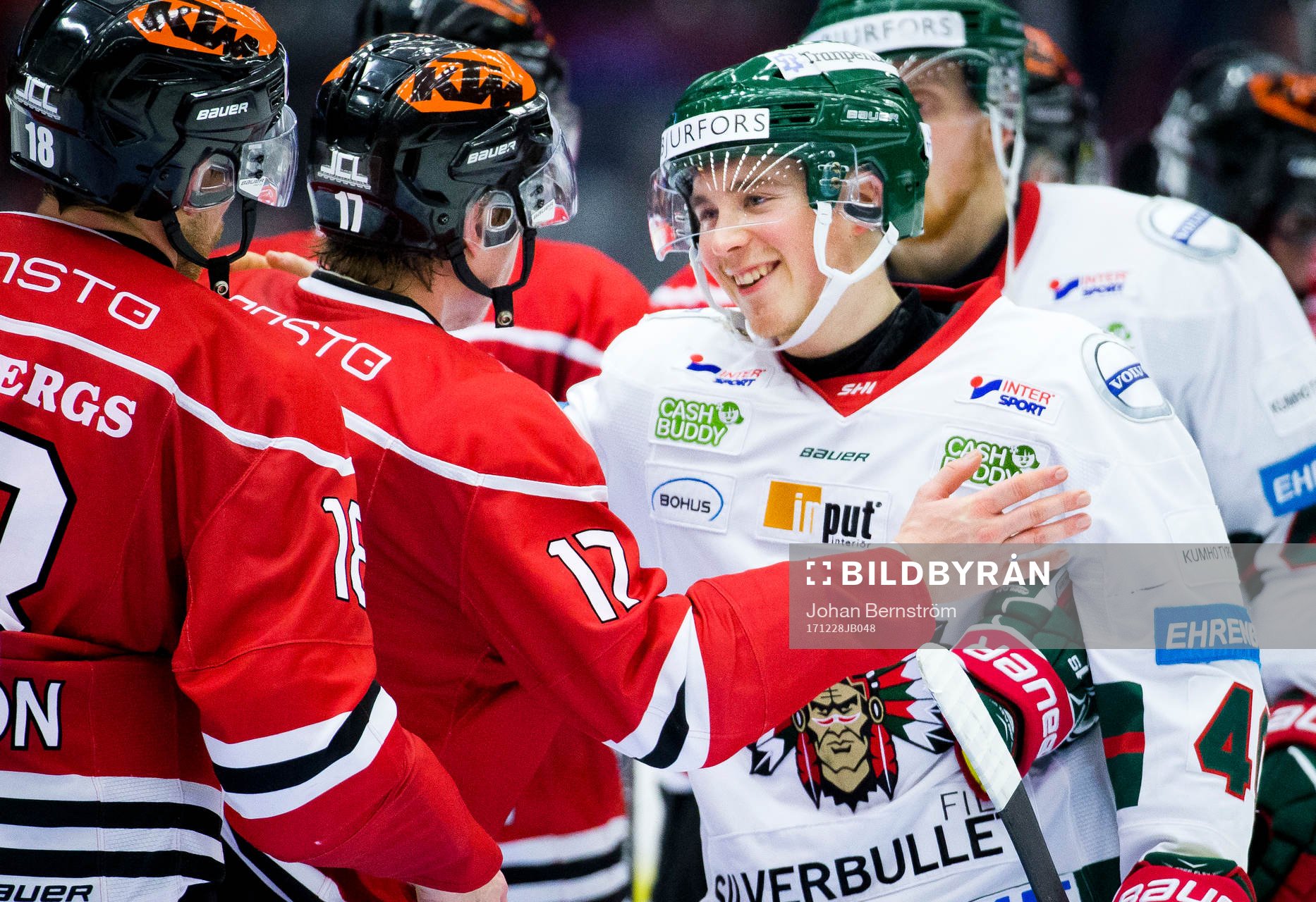 Frölundas Joel Mustonen är glad och tackar Örebros