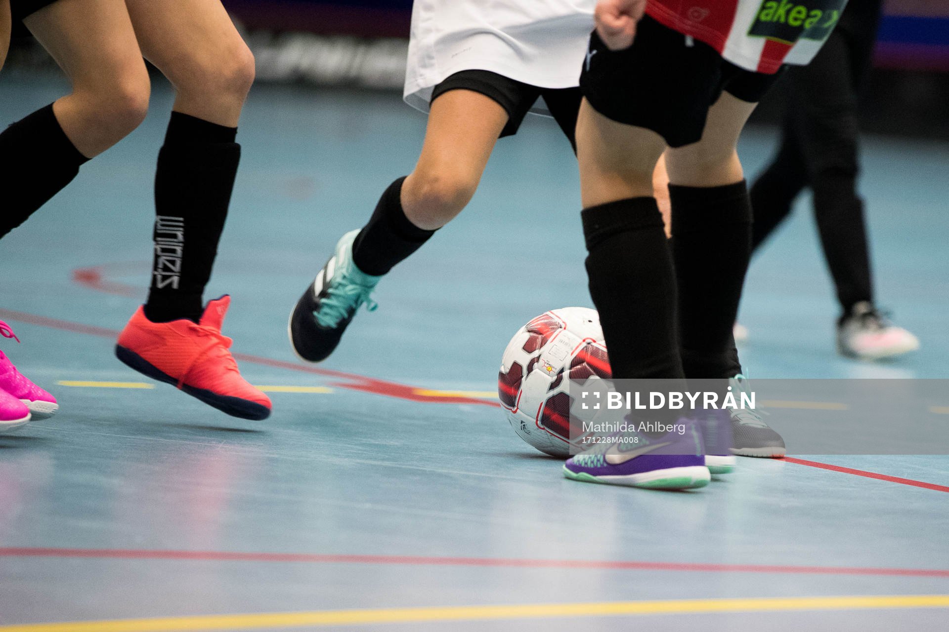 Fötter och fotboll