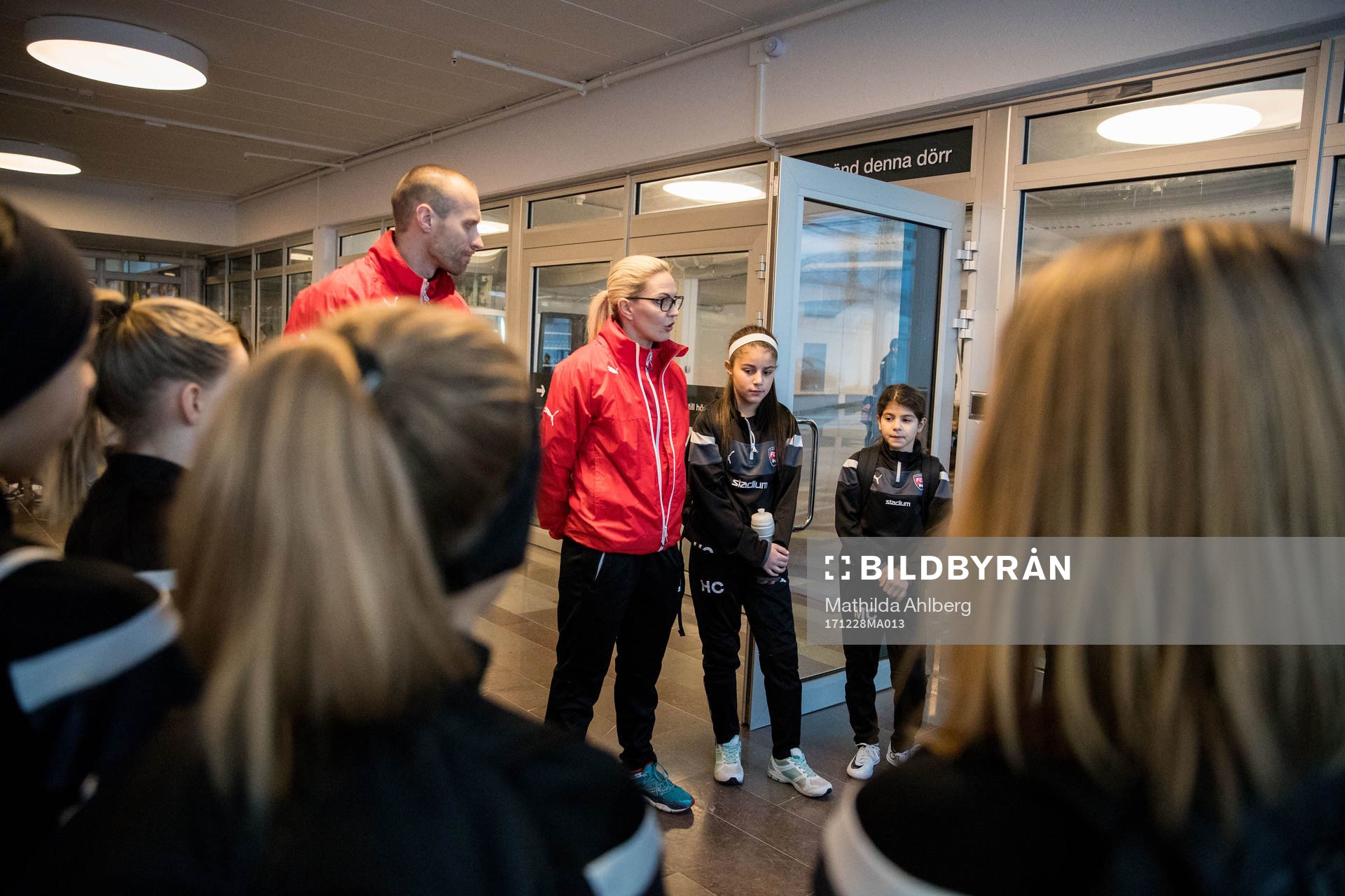 Ledare instruerar spelare