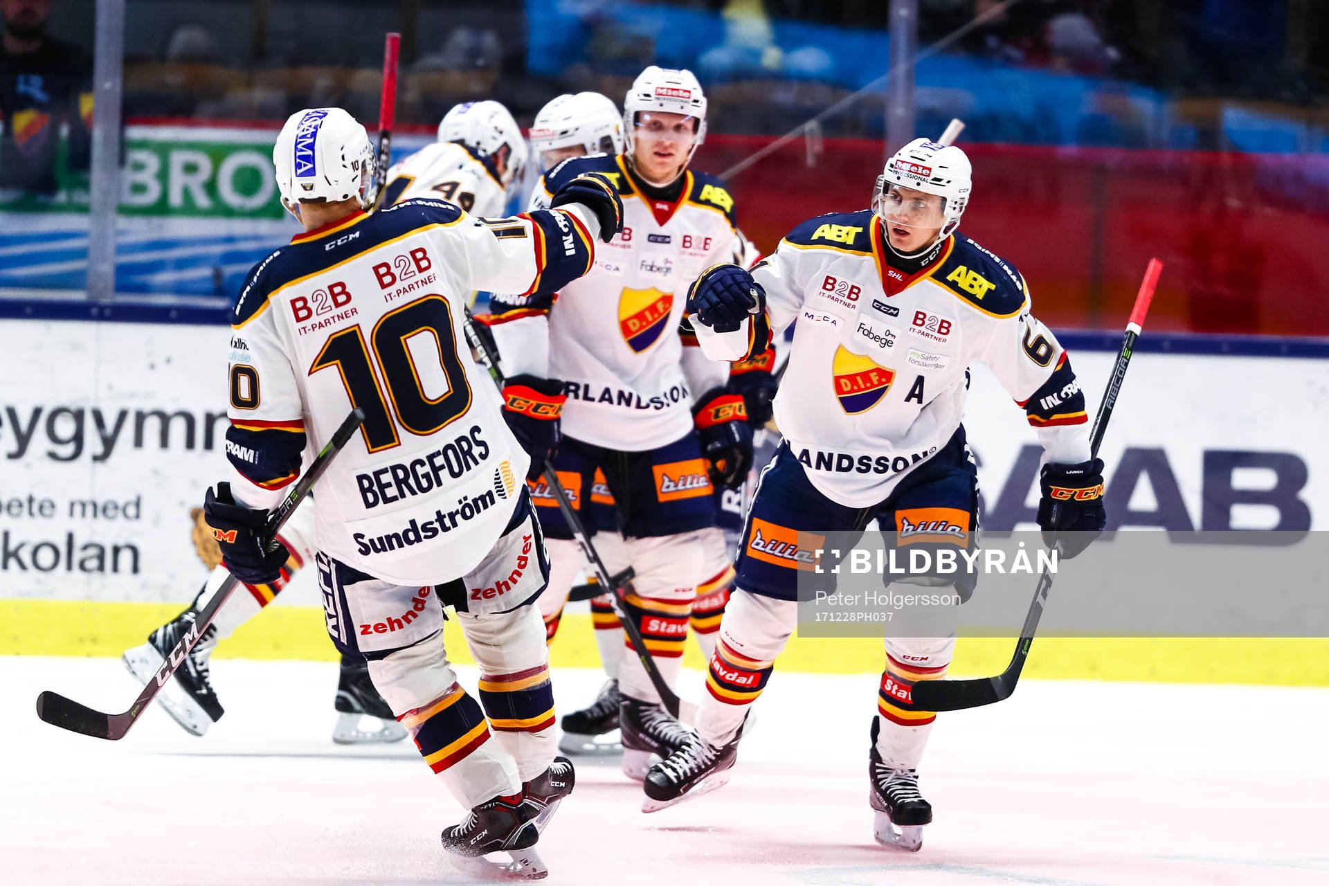 Djurgårdens Niclas Bergfors och Markus Ljungh jublar