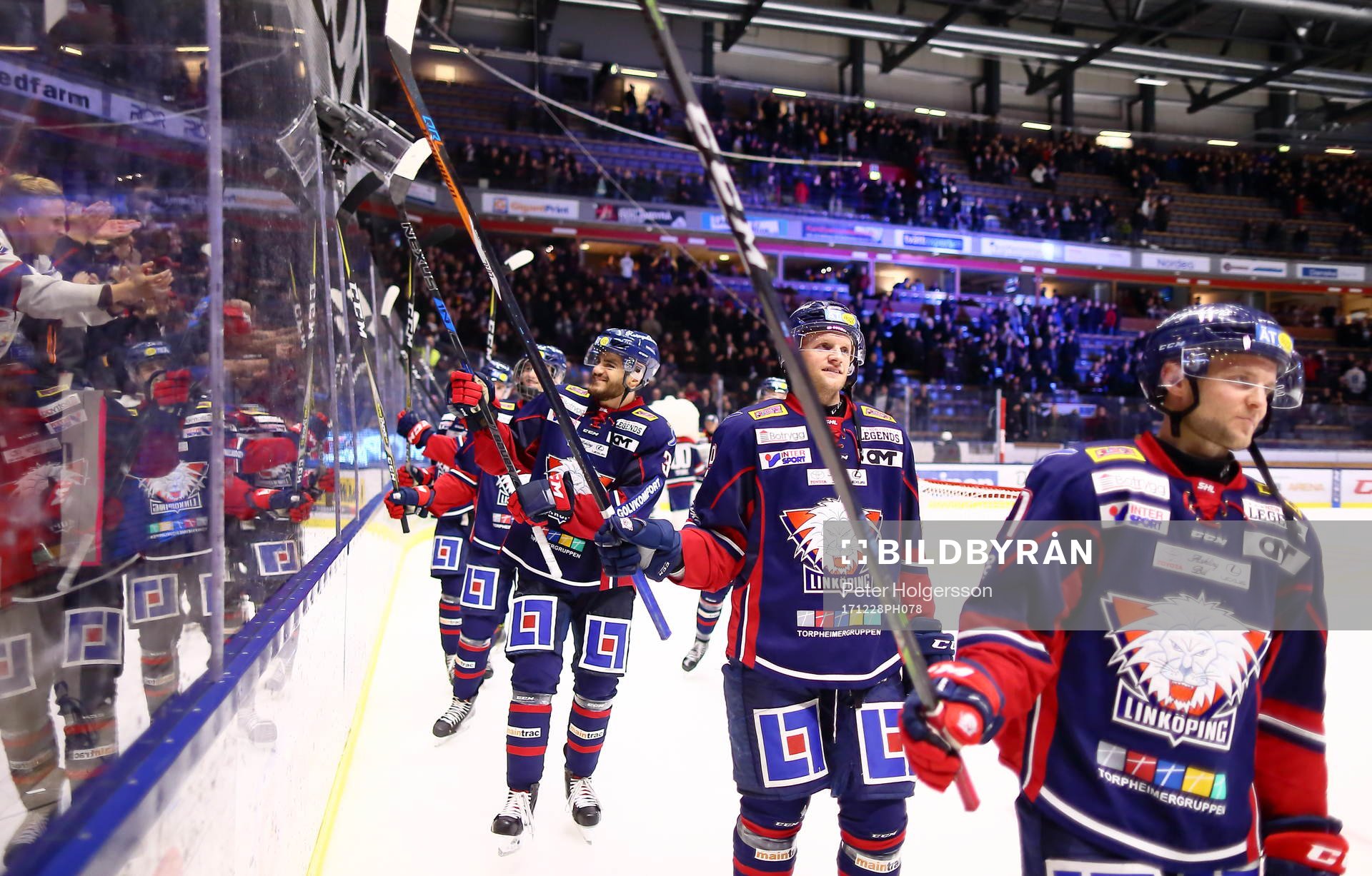 Linköpings spelare med Tony Mårtensson jublar