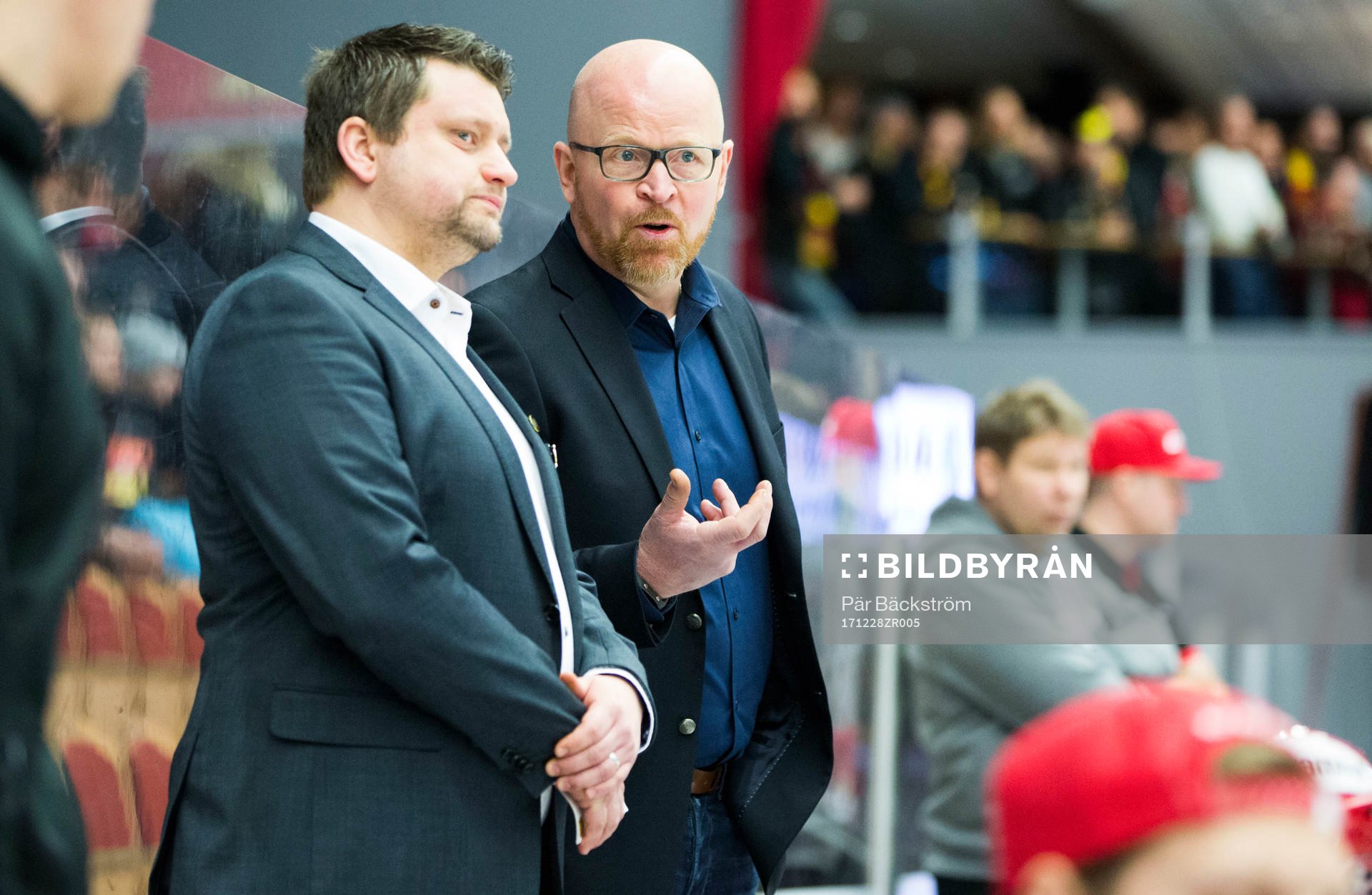 Moras Mattias Karlin  och assisterande Johan Rose´n