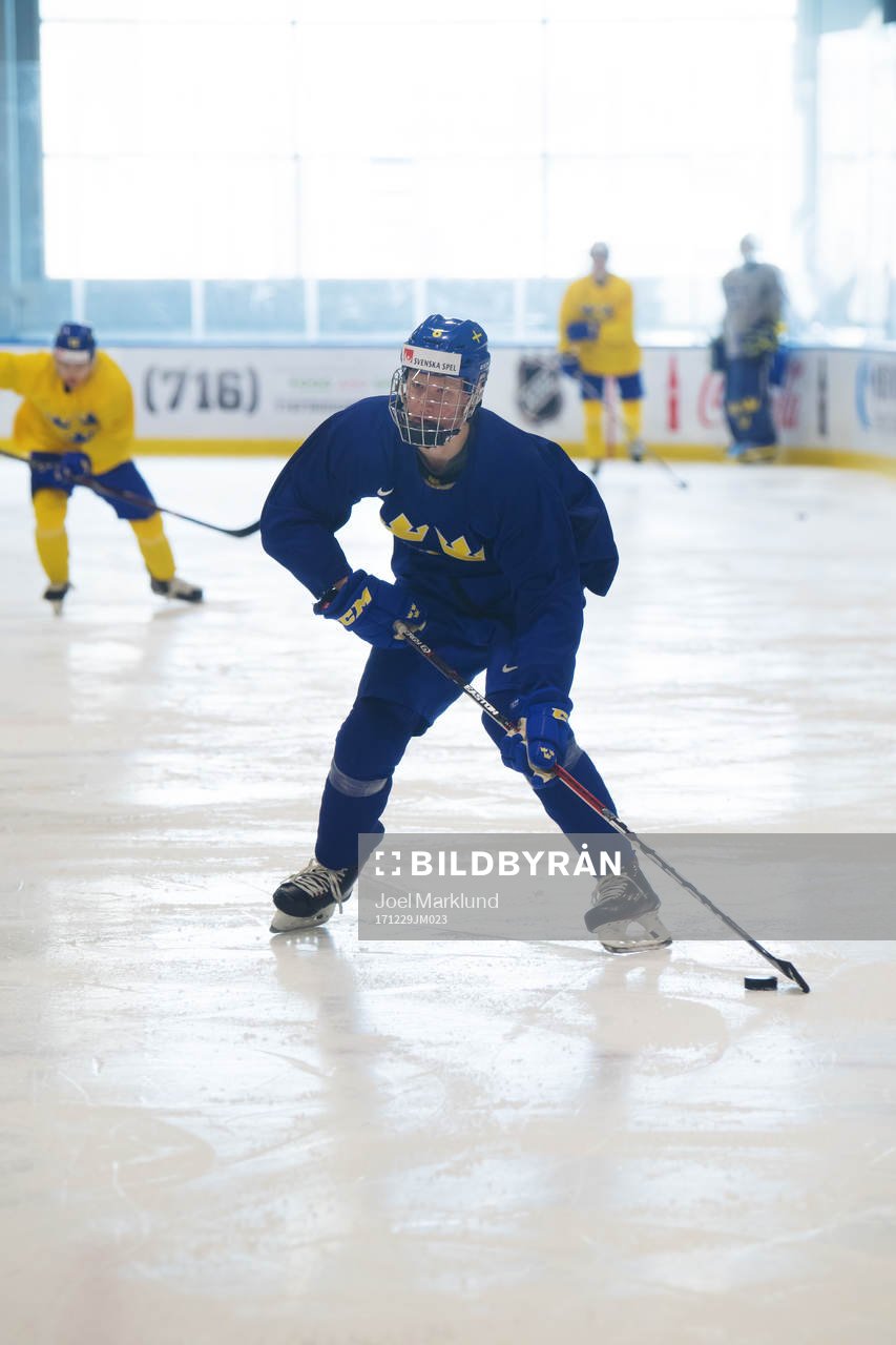 Rasmus Dahlin på Sveriges träning