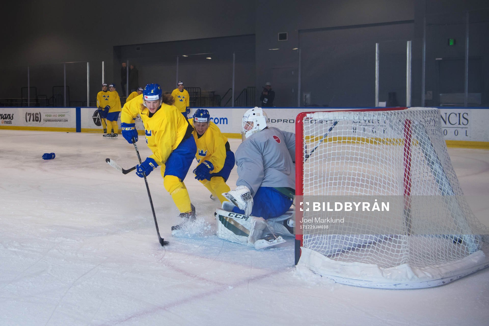 Axel Jonsson Fjällby, Tim Söderlund och målvakten Olle