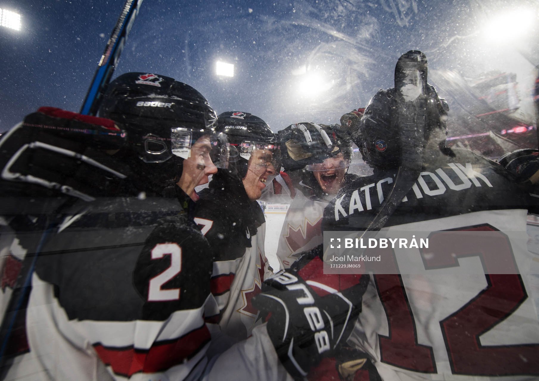 Kanadas Jake Bean, Robert Thomas, Taylor Raddysh och Boris