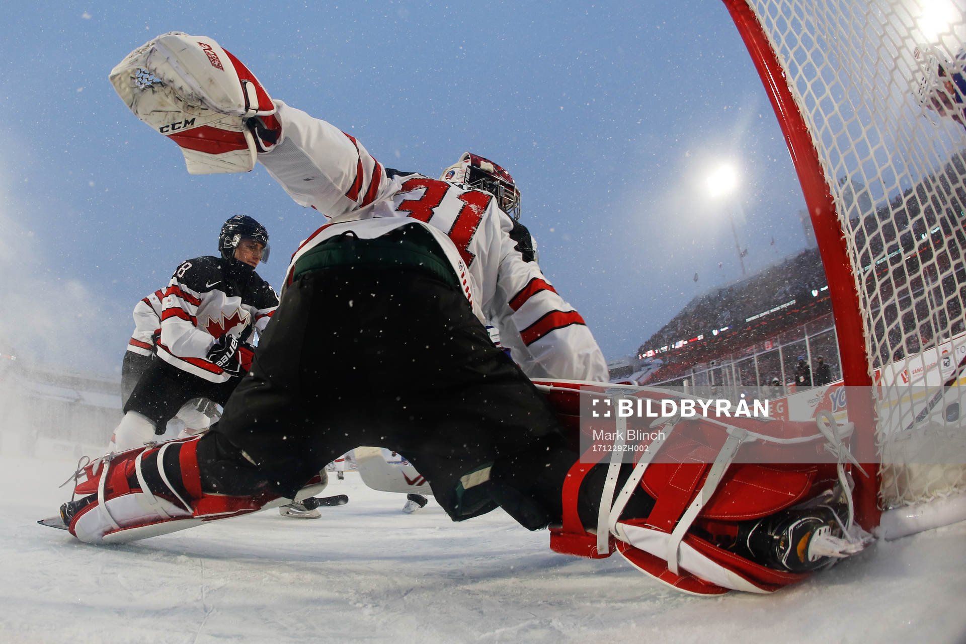 Kanadas Victor Mete och målvakt Carter Hart