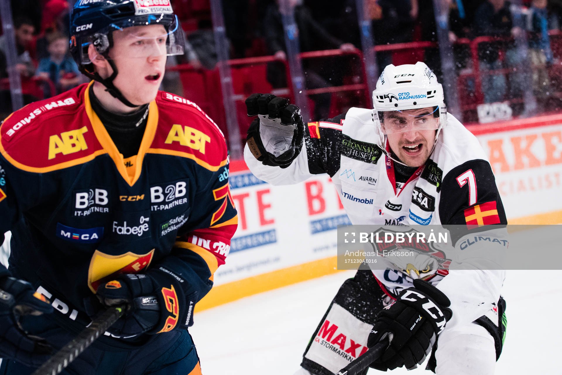 Djurgårdens Jonathan Davidsson och Malmö Redhawks Nils
