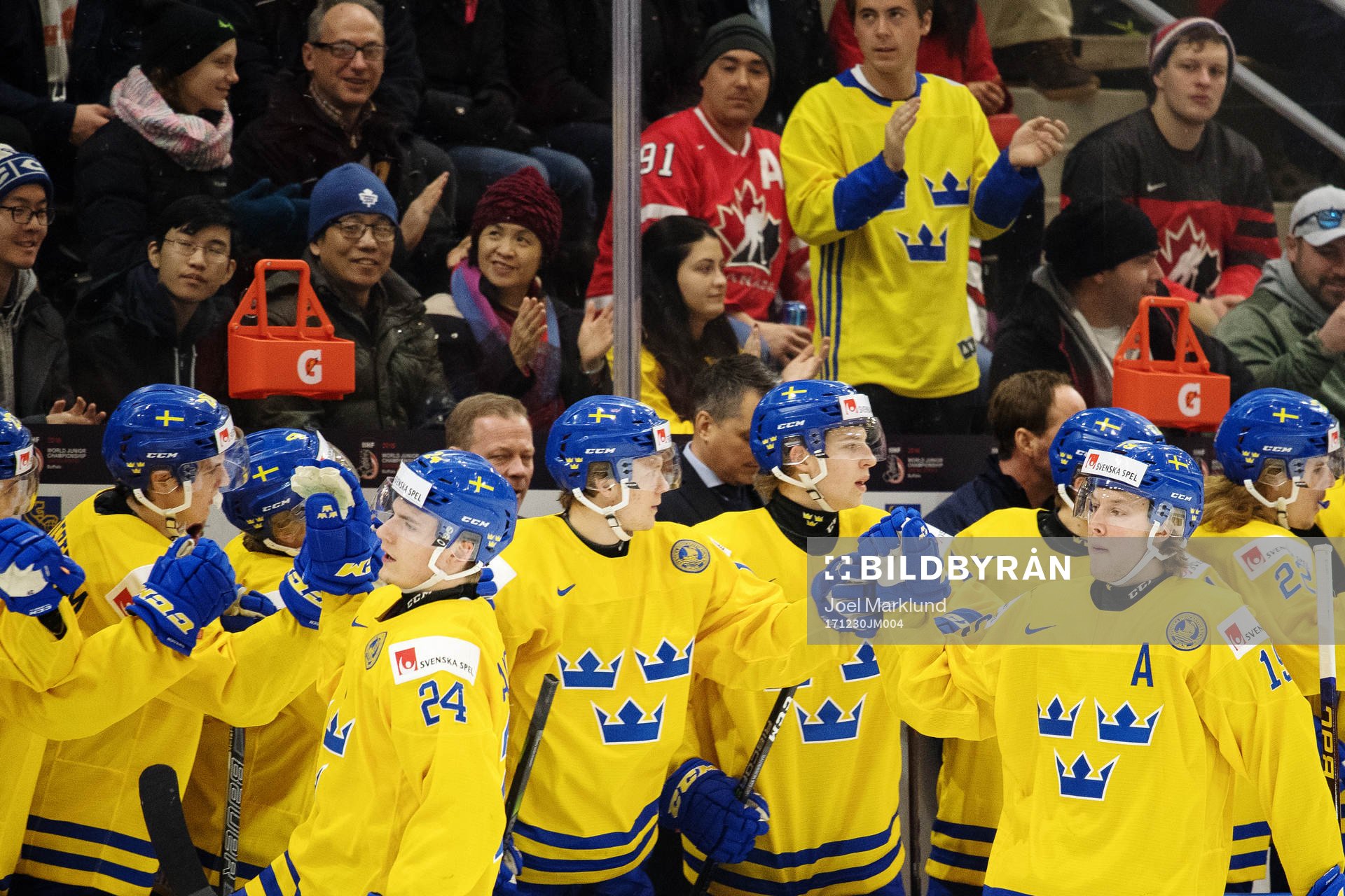 Sveriges Lias Andersson och Alexander Nylander jublar