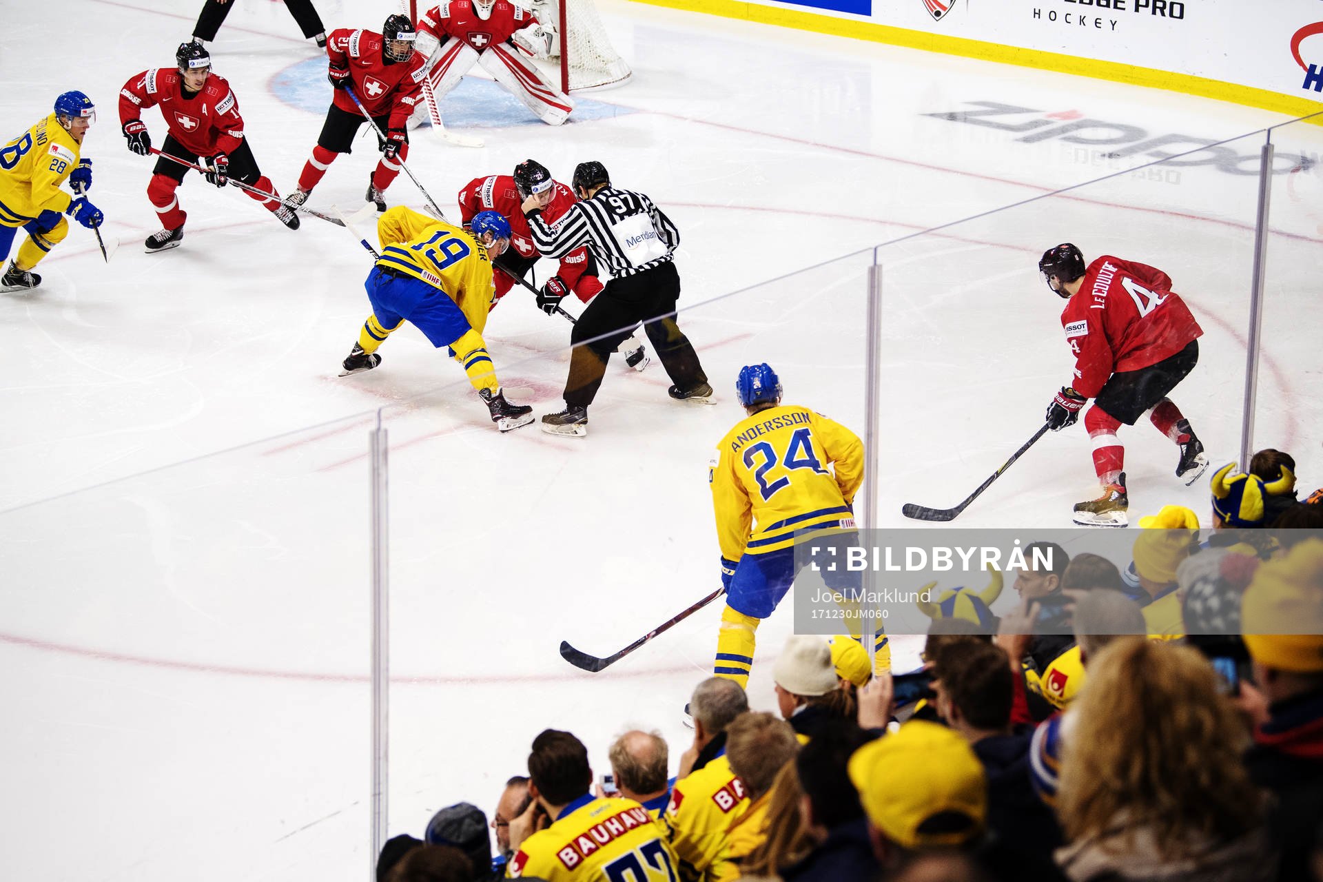 Sveriges Alexander Nylander och Schweiz <w 23< tekar