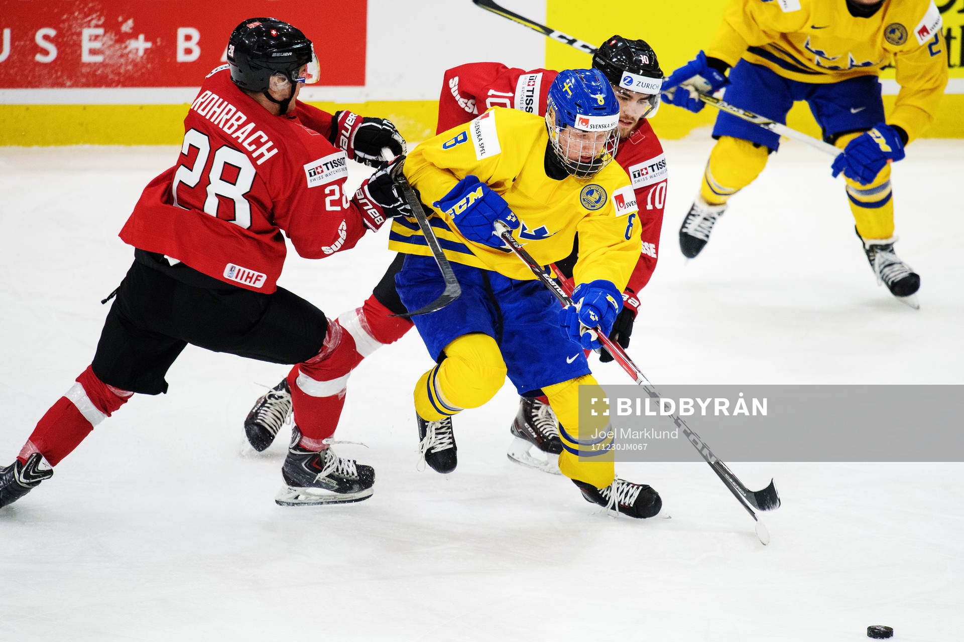 Schweiz Dario Rohrbach och Sveriges Rasmus Dahlin