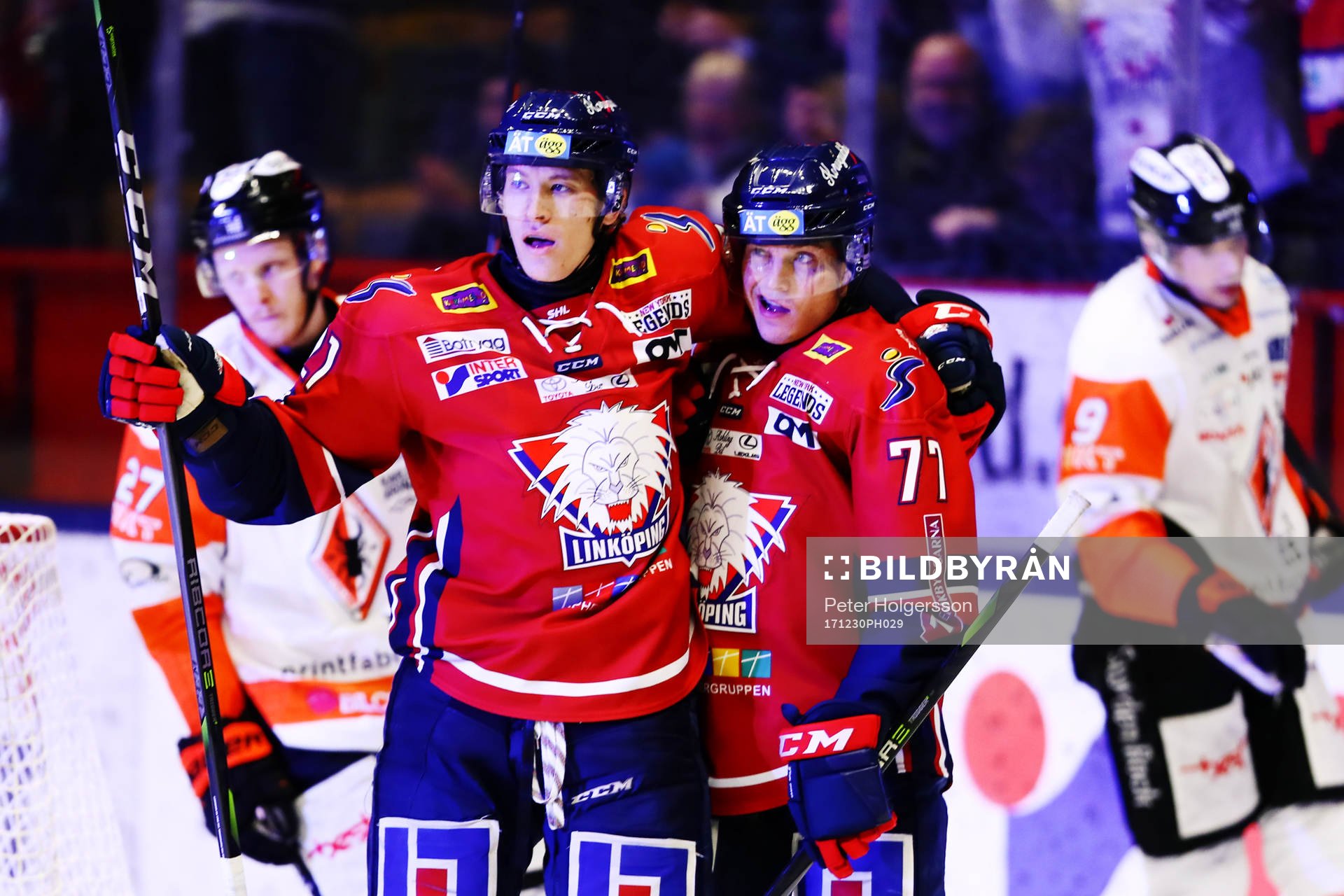 Linköpings Marcel Müller jublar med målskytten Patrick