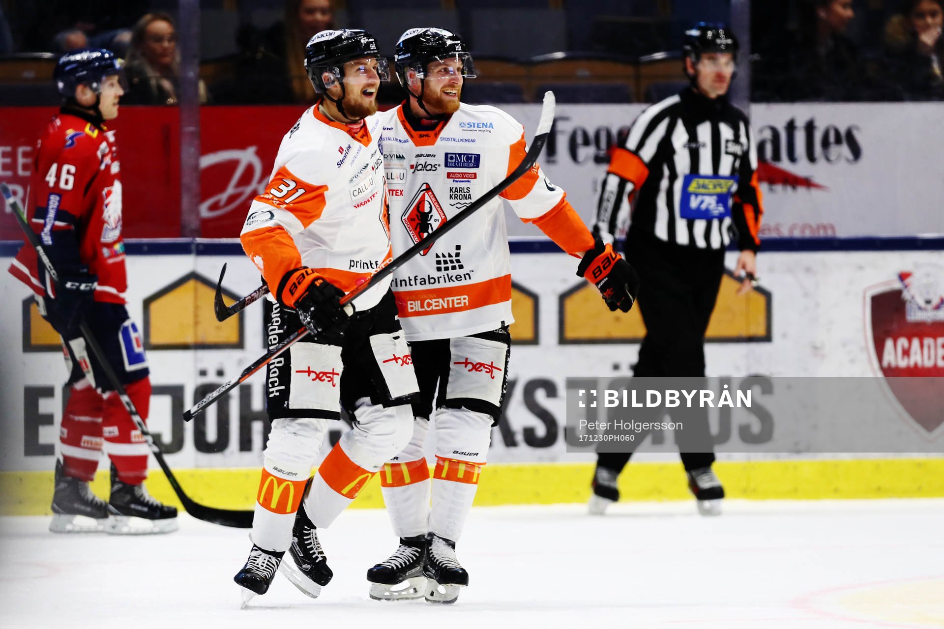 Karlskronas Marcus Paulsson jublar med lagkamrat