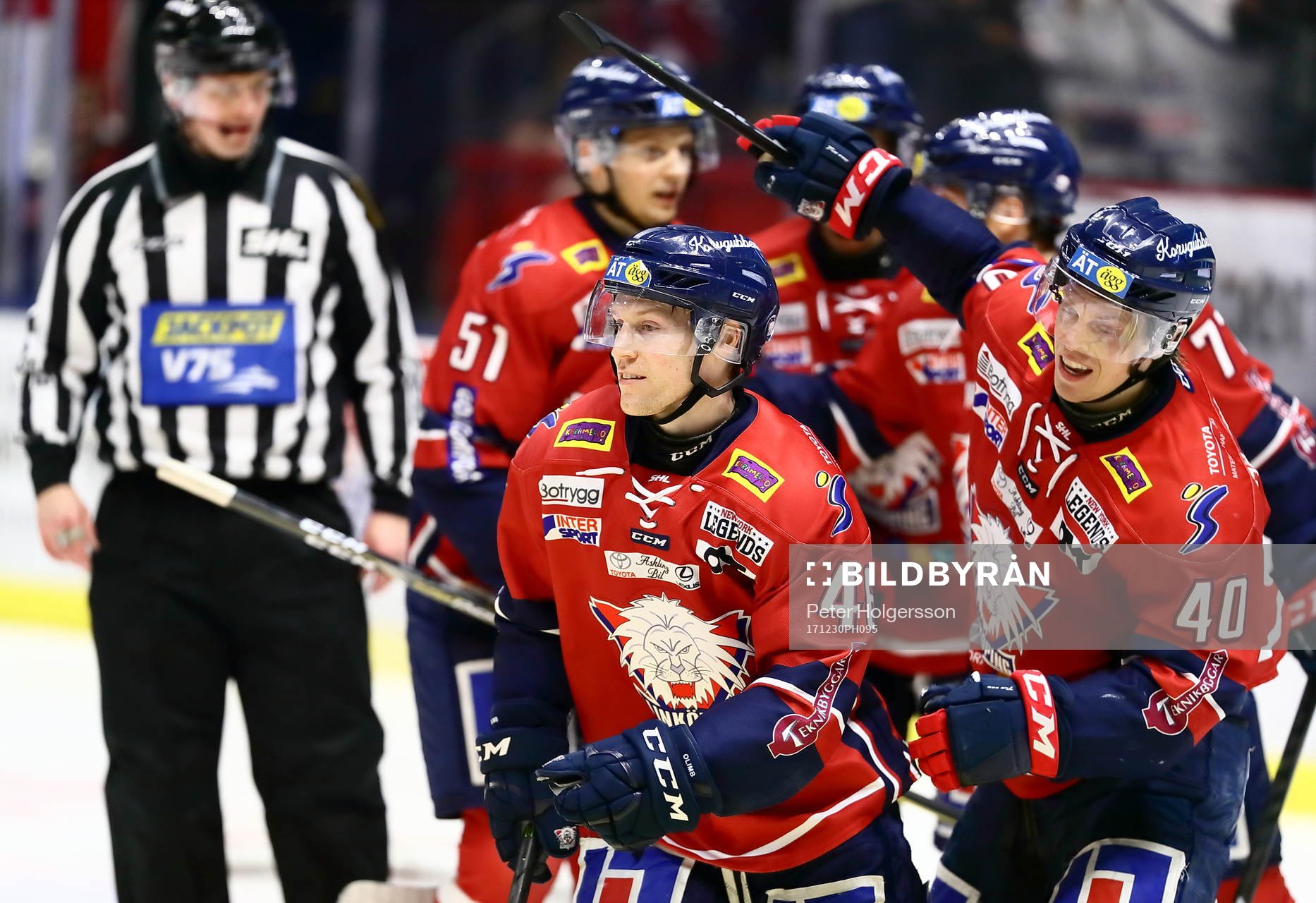 Bröderna Mathis Olimb och Ken Andre Olimb jublar