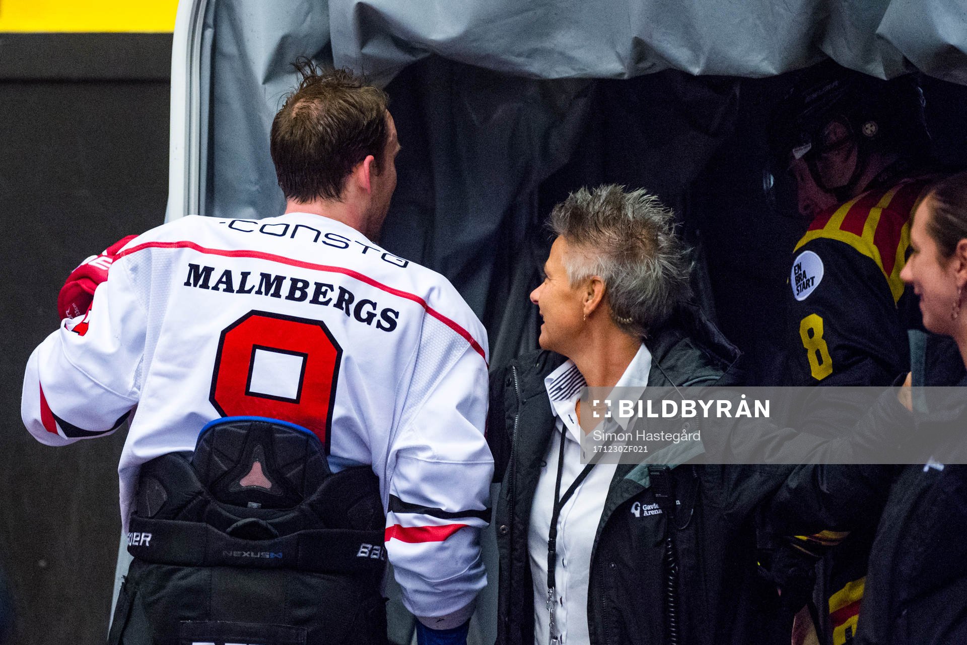 Örebros Tylor Spink i bråk med Brynäs Aaron Palushaj  i