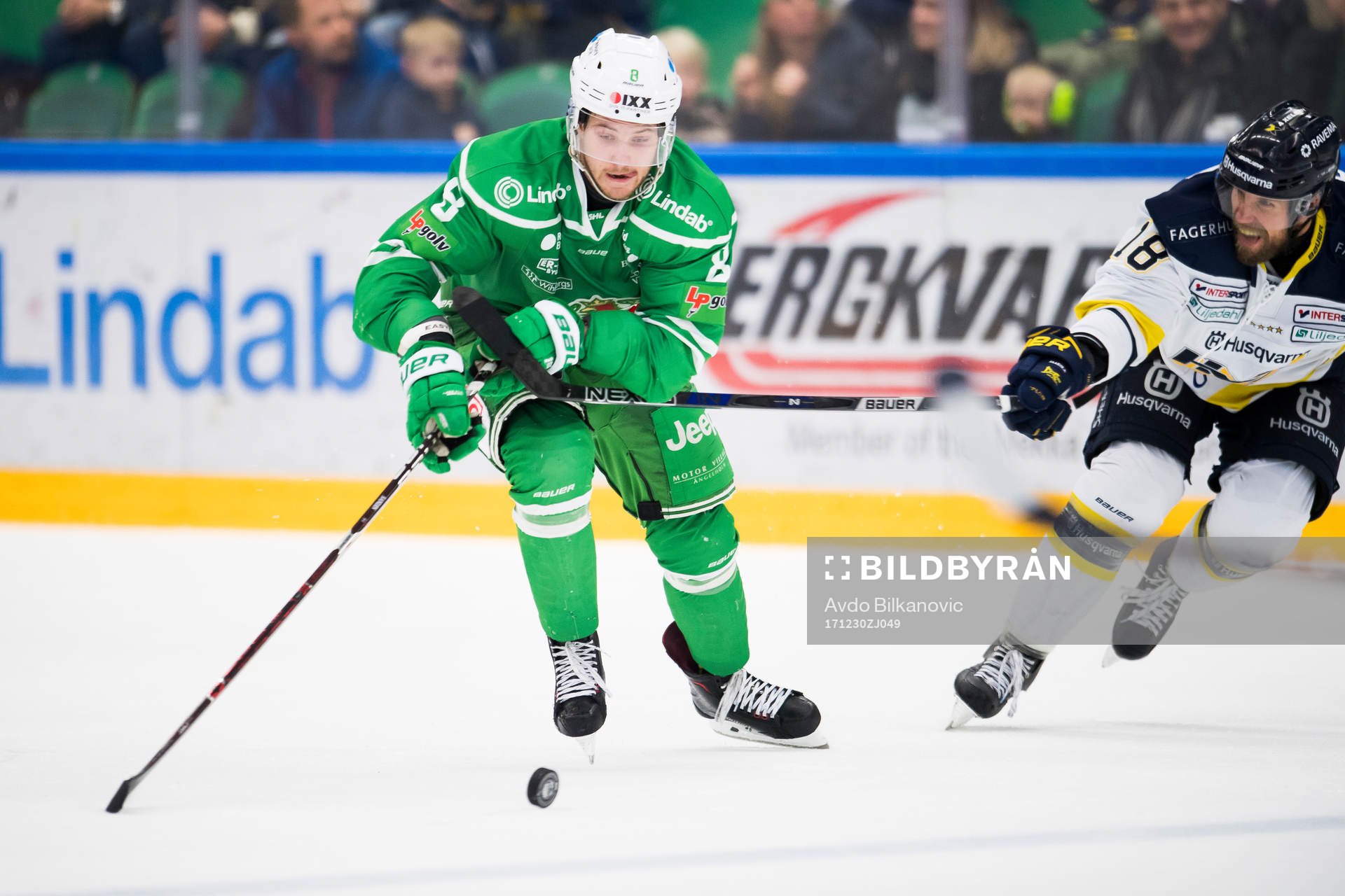 Rögles Linus Sandin och HV71 Topi Jaakola