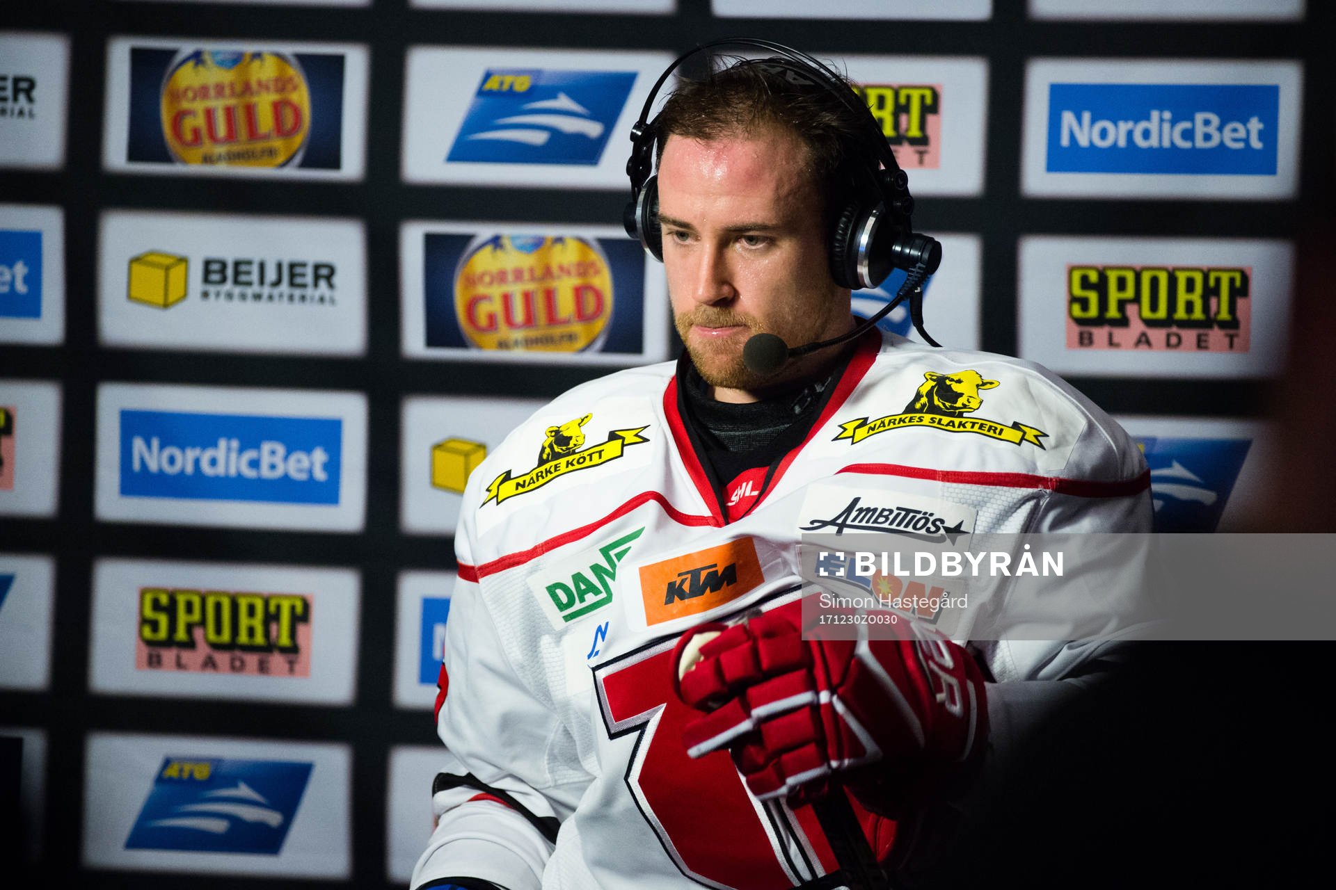 Örebros Tylor Spink blir intervjuad