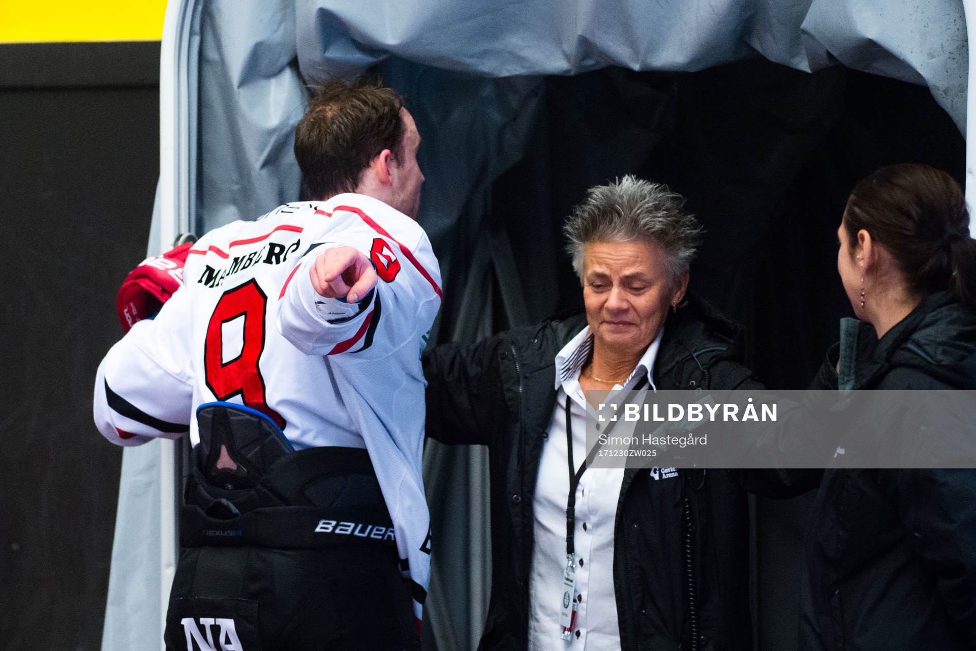Örebros Tylor Spink i bråk med Brynäs Aaron Palushaj  i