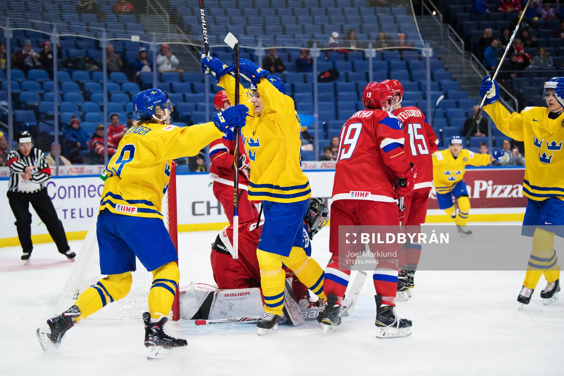 Sveriges Alexander Nylander och Lias Andersson jublar