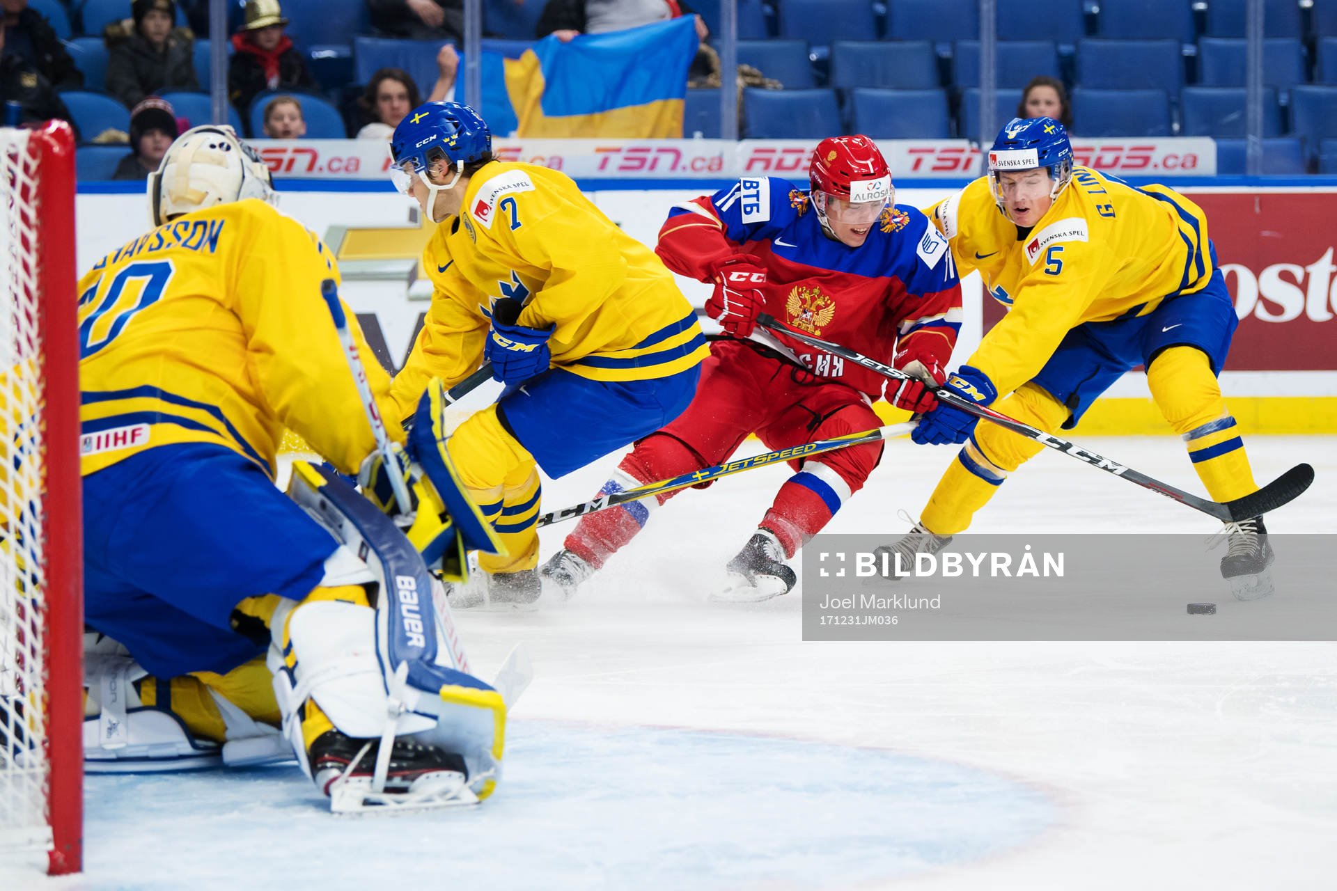 Sveriges målvakt Filip Gustavsson, Timothy Liljegren och