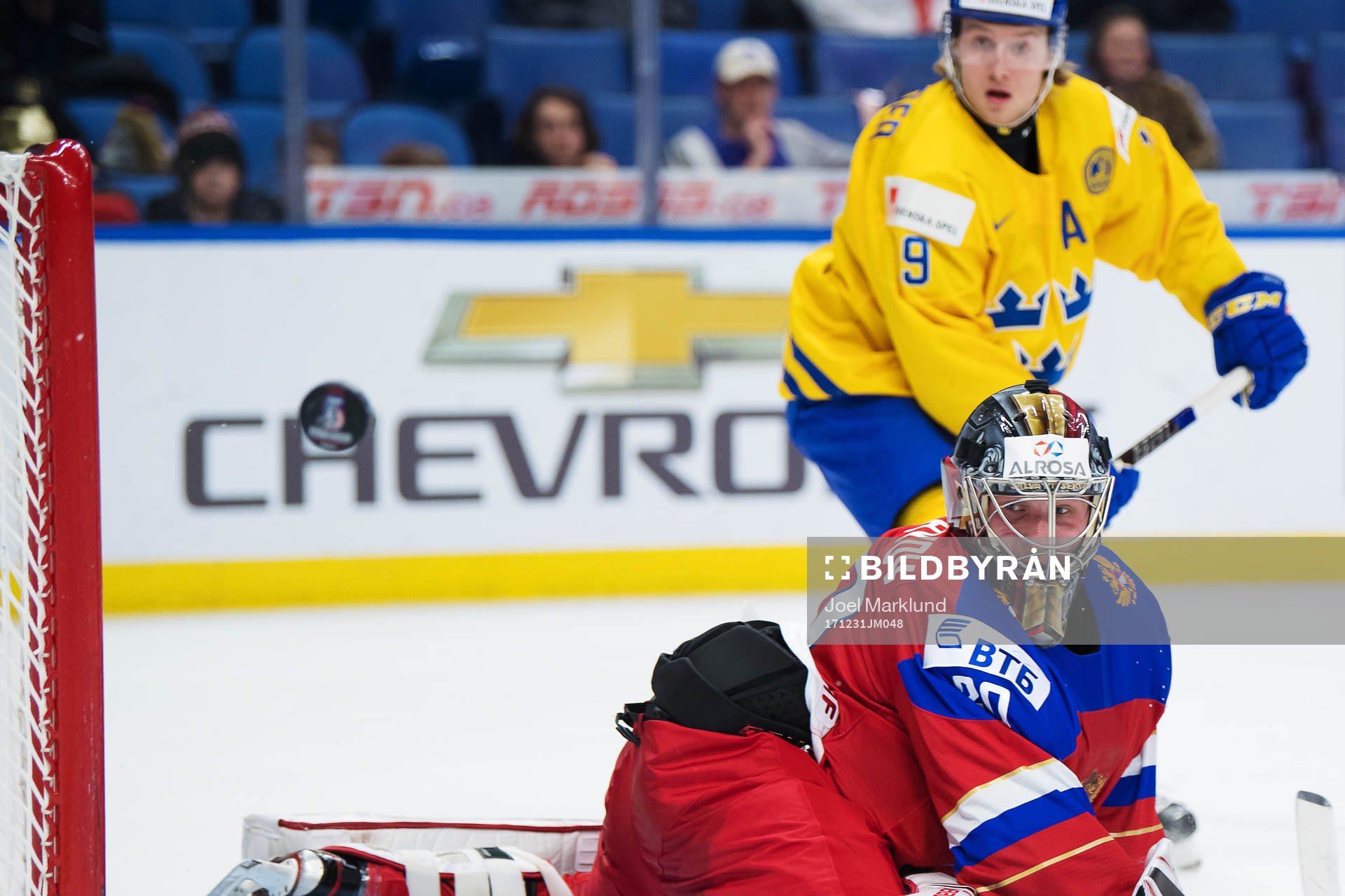 Sveriges Alexander Nylander missar en målchans mot