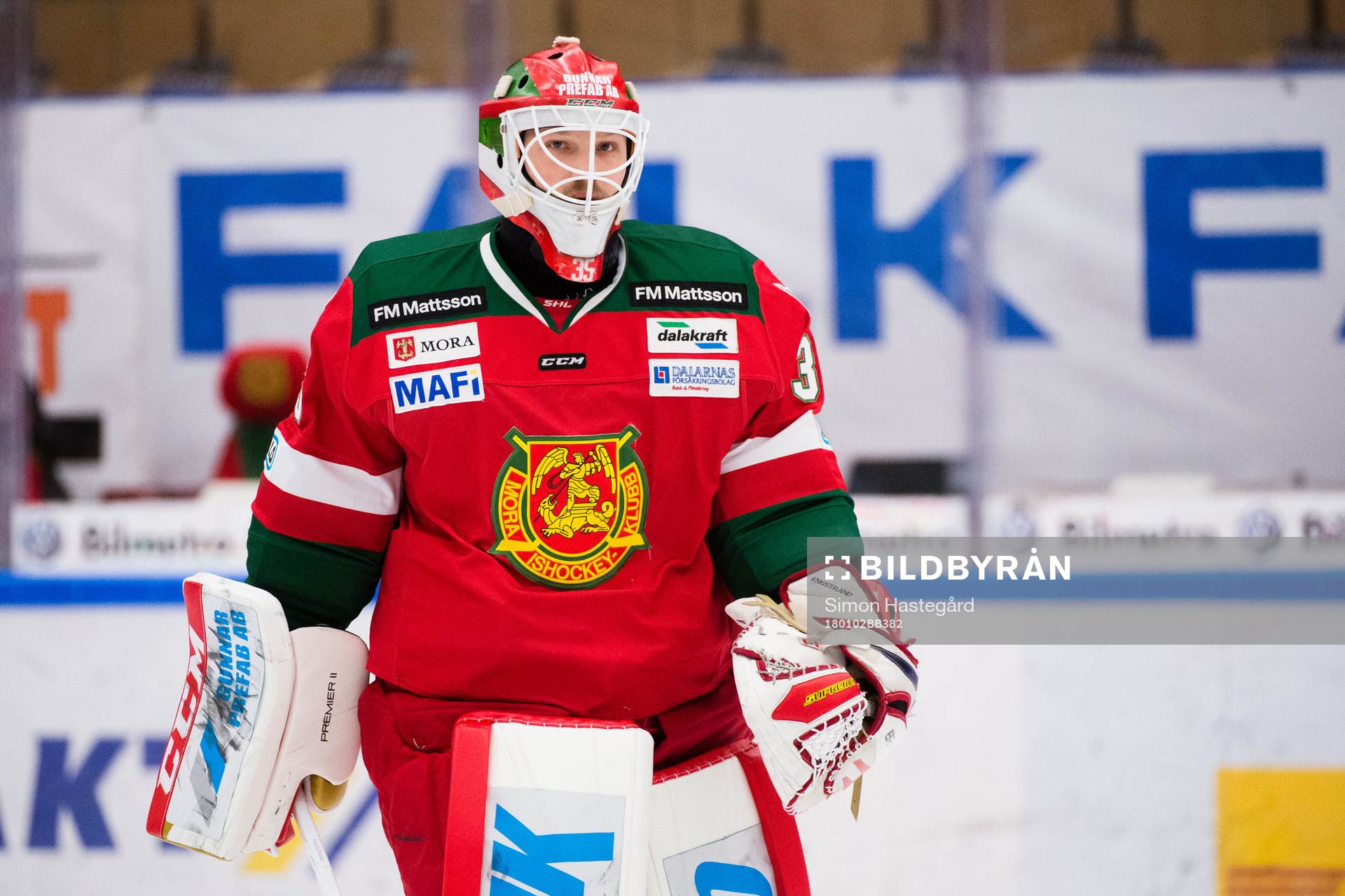 Moras målvakt Christian Engstrand före ishockeymatchen i