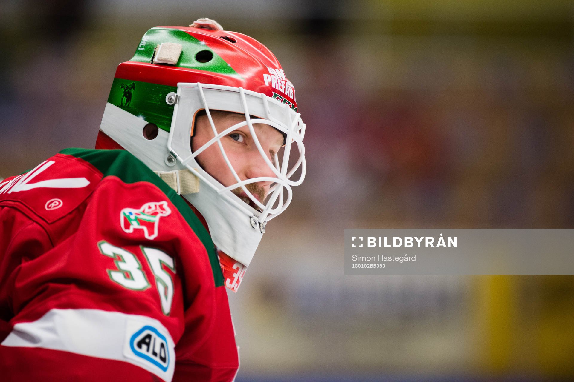Moras målvakt Christian Engstrand före ishockeymatchen i