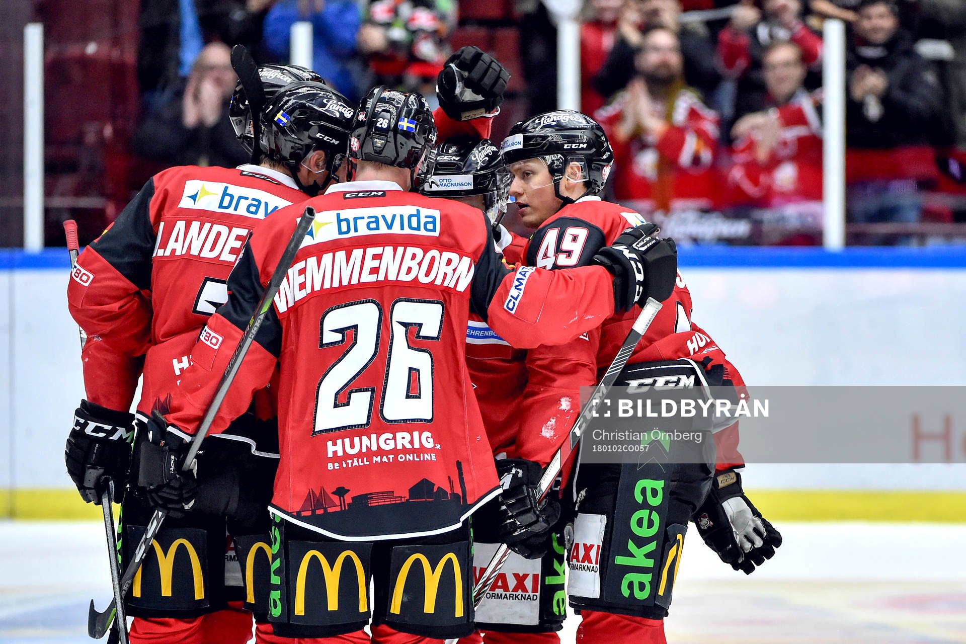 Malmö Redhawks Rhett Rakhshani jublar med lagkamrater
