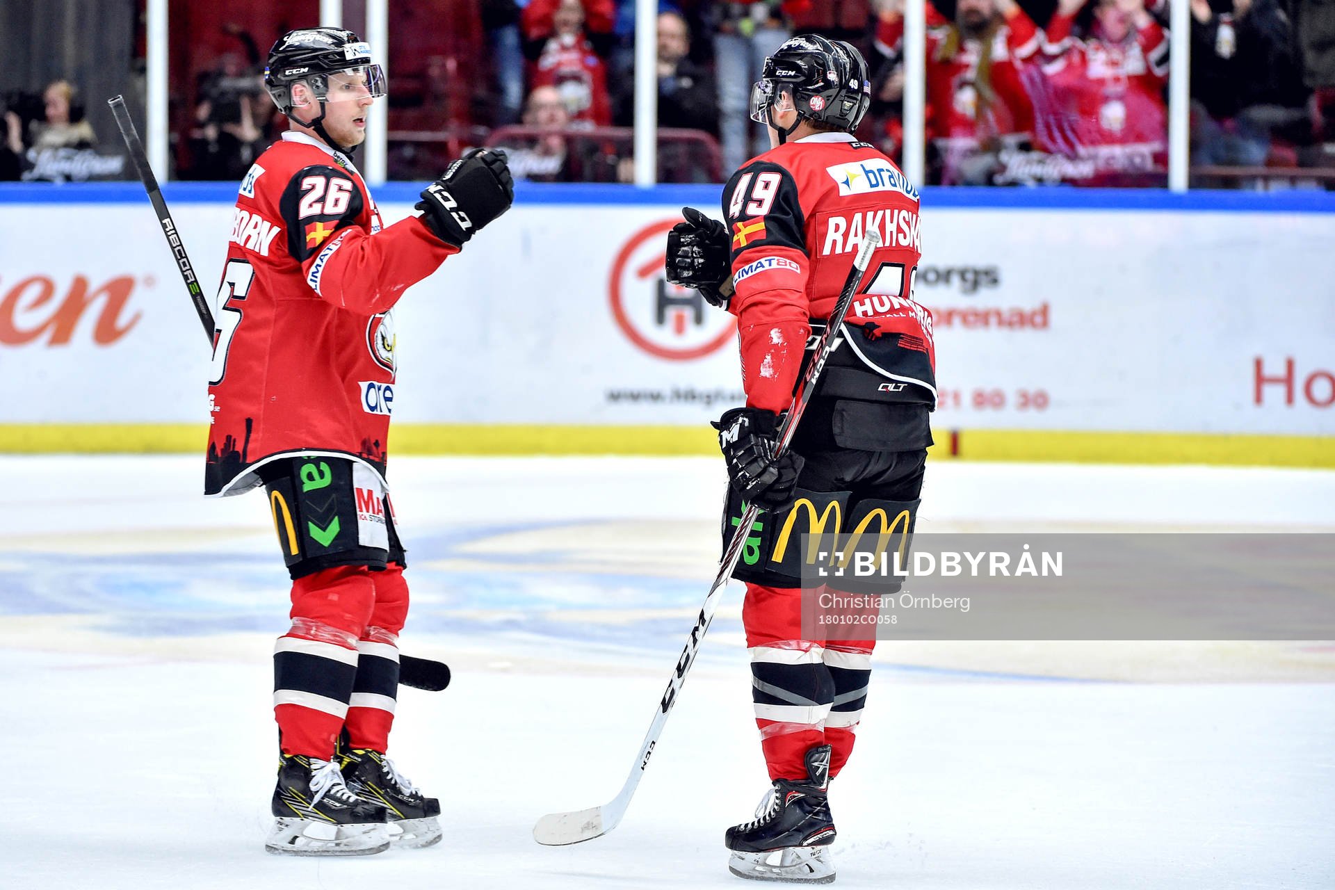 Malmö Redhawks Axel Wemmenblorn och Rhett Rakhshani jublar
