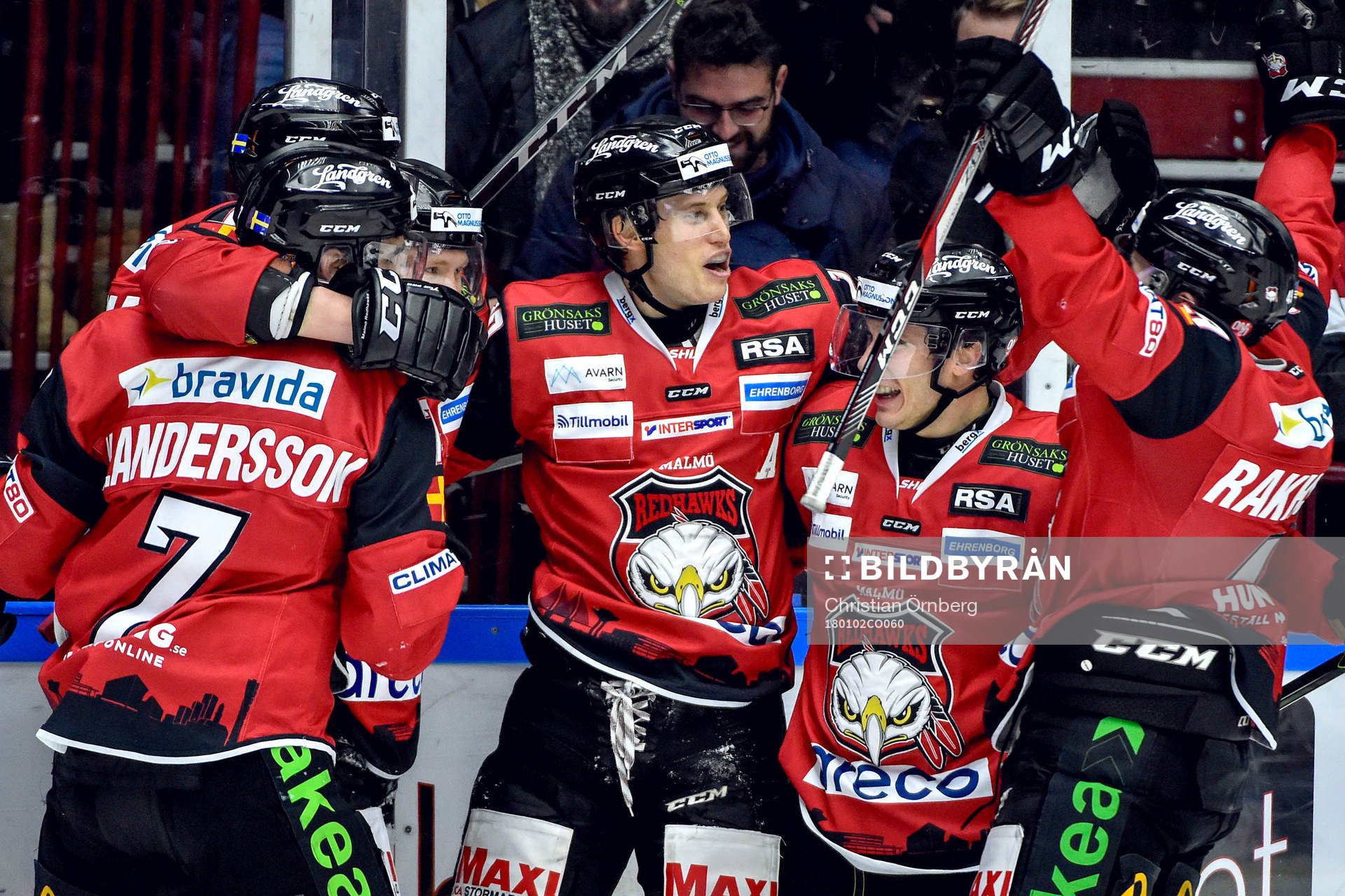 Malmö Redhawks Robin Alvarez jublar med lagkamrater