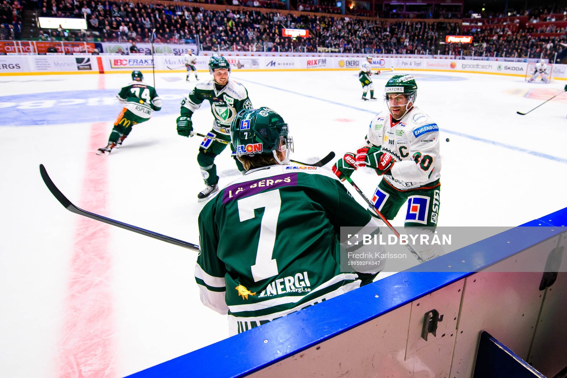 Färjestads Johan Ivarsson och Frölundas Joel Lundqvist