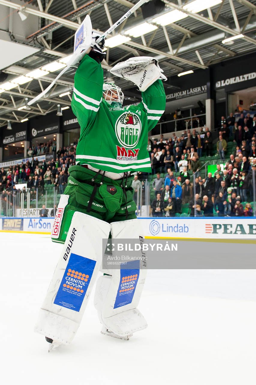Rögles målvakt Ville Kolppanen jublar