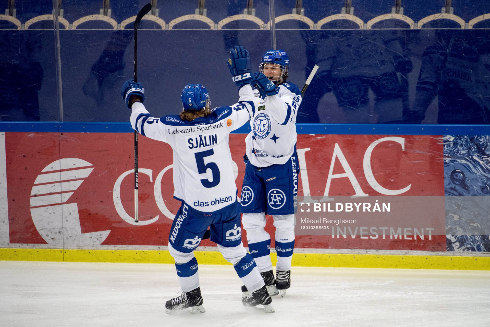 Leksands Filip Johansson och Calle Själin jublar