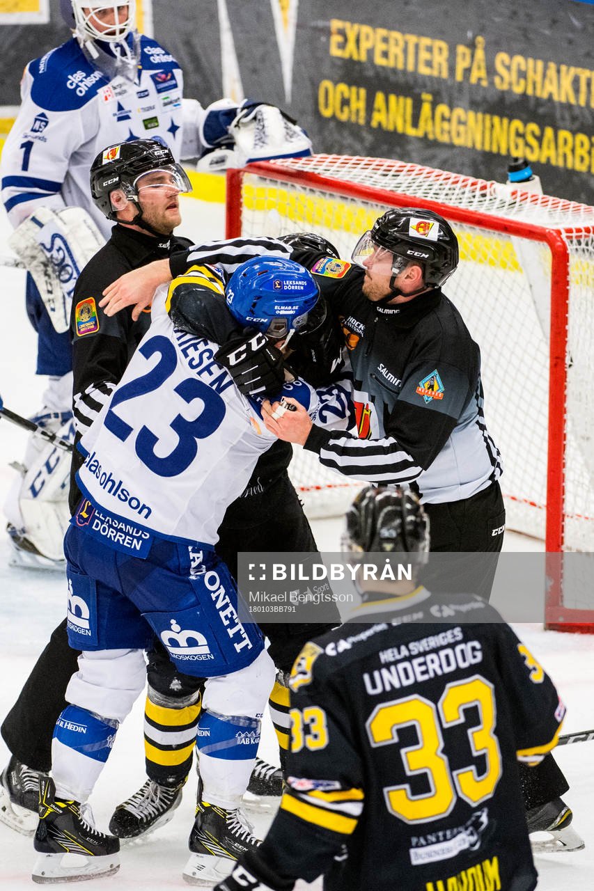 Leksands Alex Friesen och Panterns Nicklas Jadeland i