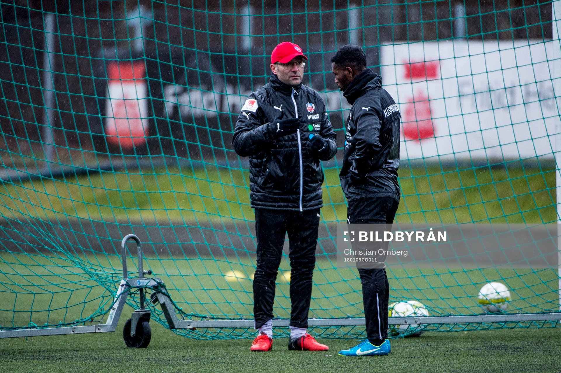 Tränare Per-Ola Ljung och Mohammed Abubakari