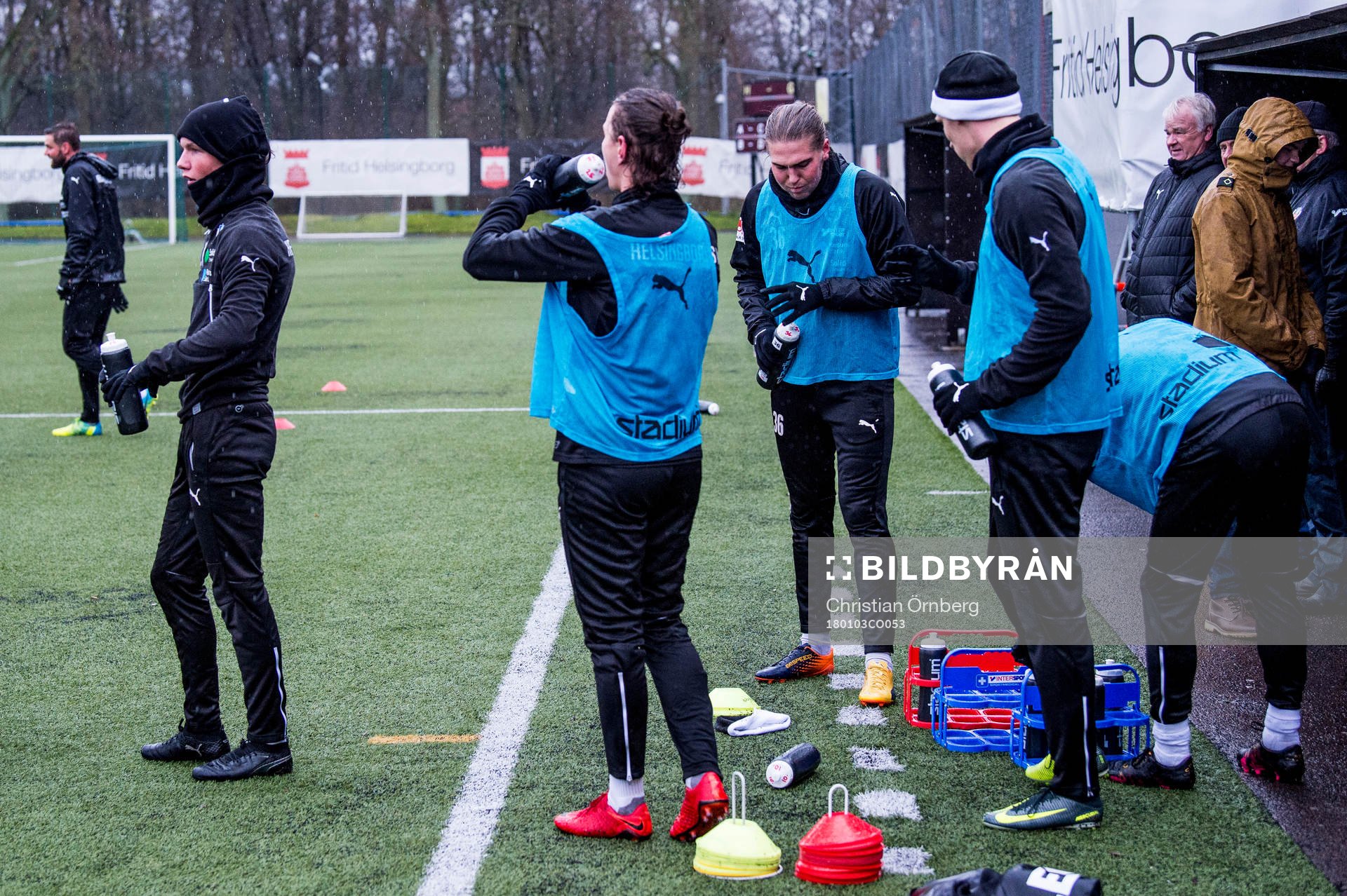 Spelarna dricker vatten