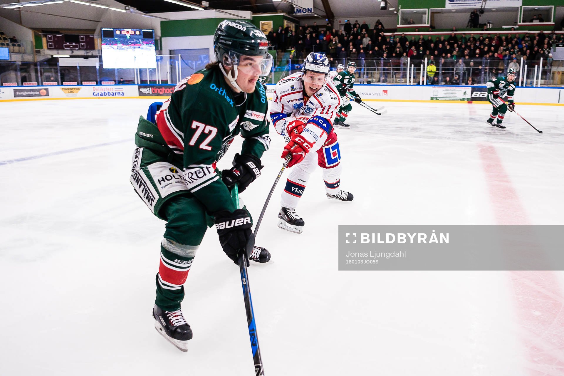 Västerviks Kalle Östman jagar Tingsryds Hannes Johansson