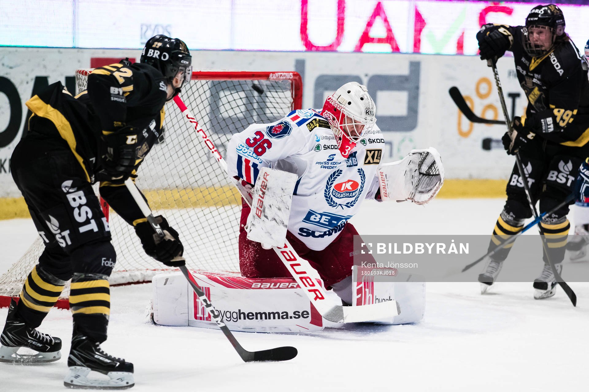 s Ludvig Claesson gör 2-0 bakom Oskarshamns målvakt