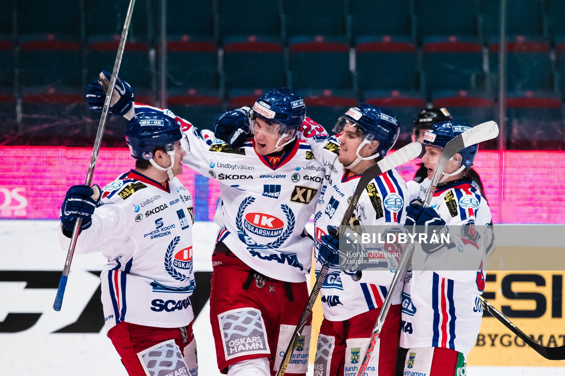 Oskarshamns Arsi Piispanen jublar med lagkamrater