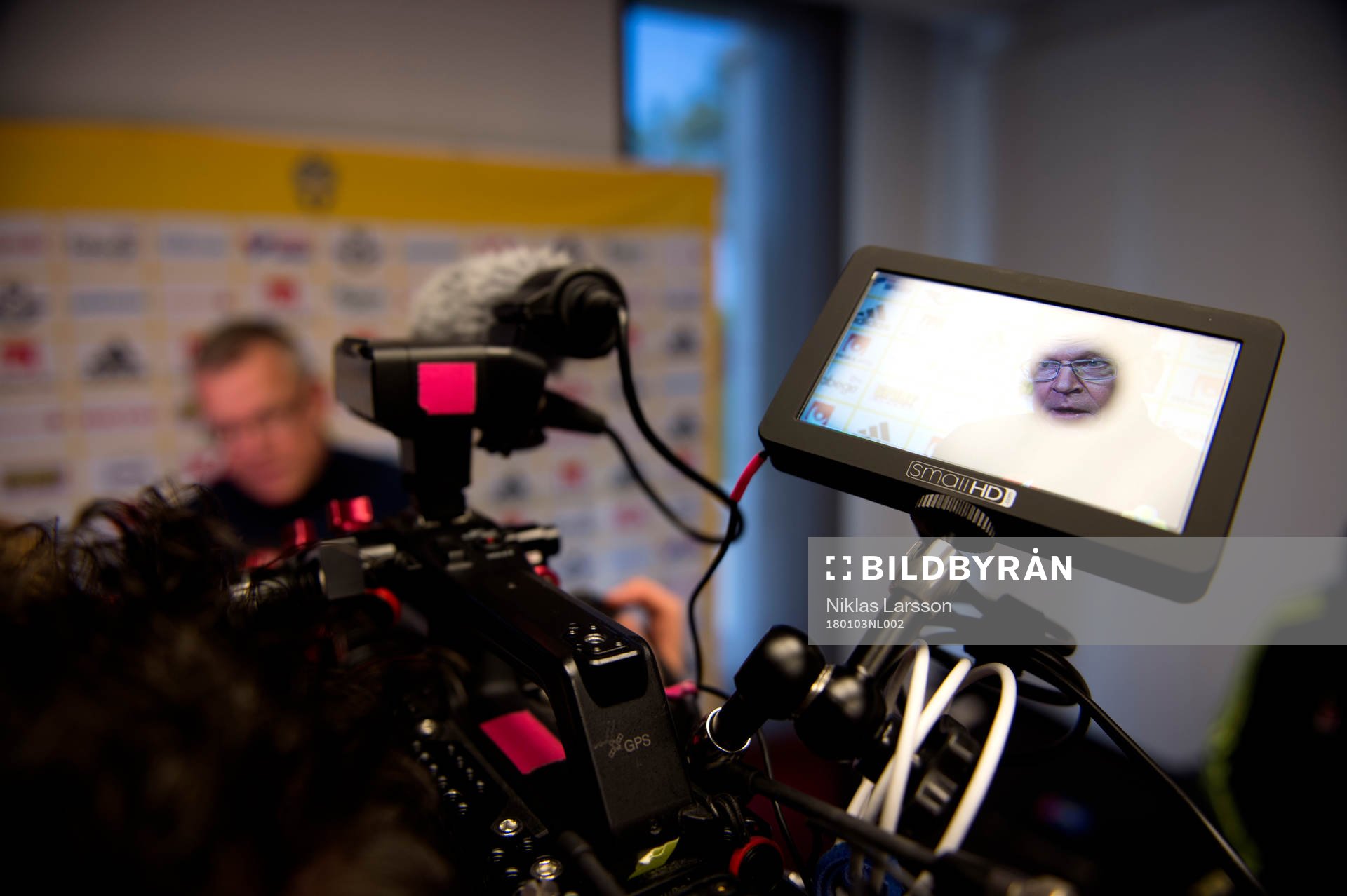 Sveriges förbundskapten Janne Andersson intervjuas vid en presskonferens under det svenska fotbollslandslagets januariturné den 3 januari 2018 i Abu Dhabi.