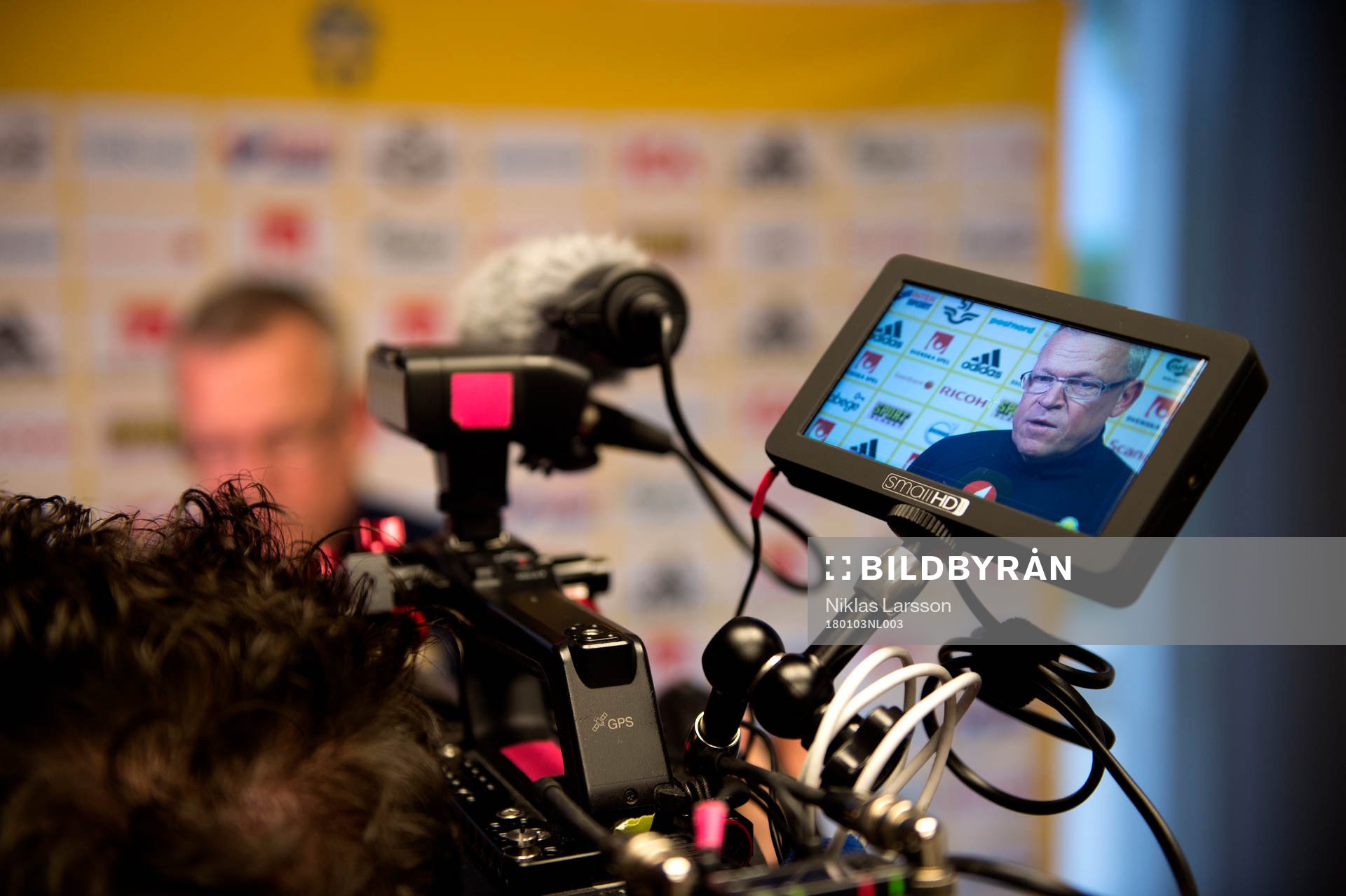 Sveriges förbundskapten Janne Andersson intervjuas vid en presskonferens under det svenska fotbollslandslagets januariturné den 3 januari 2018 i Abu Dhabi.