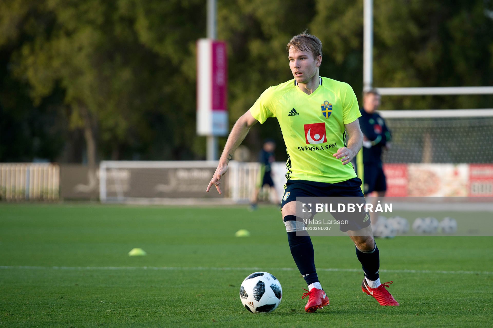 Sveriges Oscar Lewicki under en träning på det svenska fotbollslandslagets januariturné den 3 januari 2018 i Abu Dhabi.