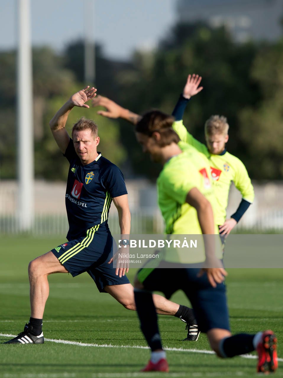 Sveriges sjukgymnast Fredrik Larsson under en träning på det svenska fotbollslandslagets januariturné den 3 januari 2018 i Abu Dhabi.