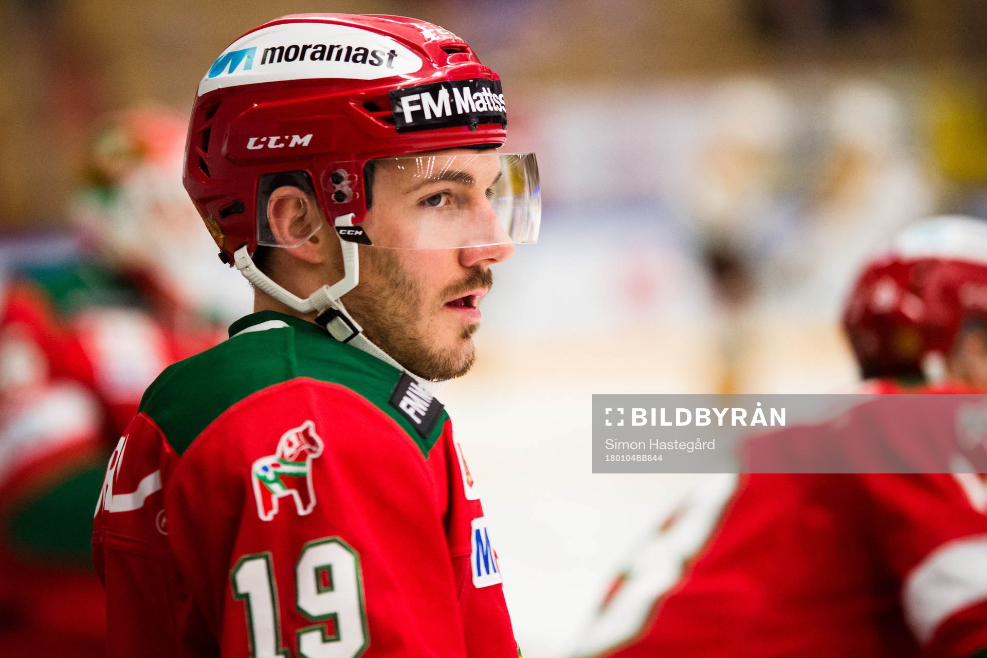 Moras John Persson före ishockeymatchen i SHL mellan Mora