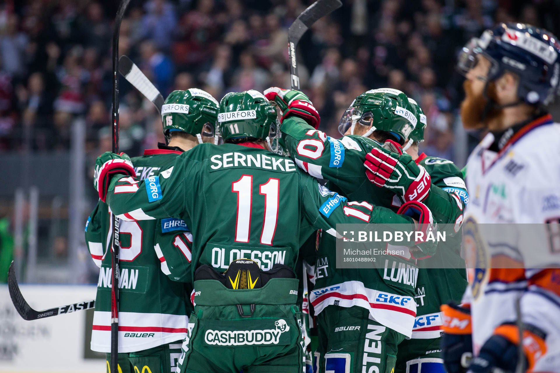Frölundas Victor Olofsson jublar och omfamnas