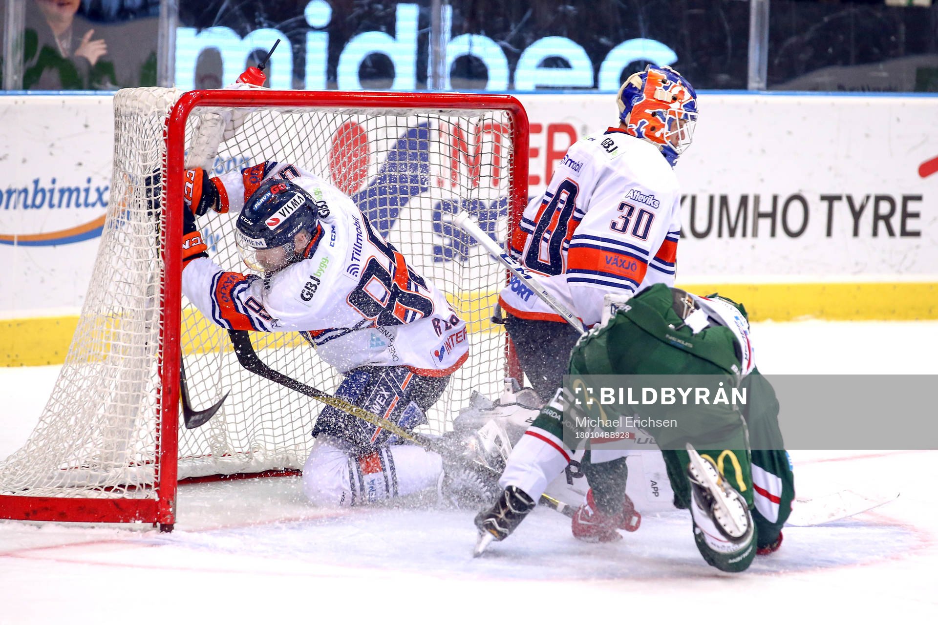 Växjös Liam Reddox och målvakt Viktor Fasth