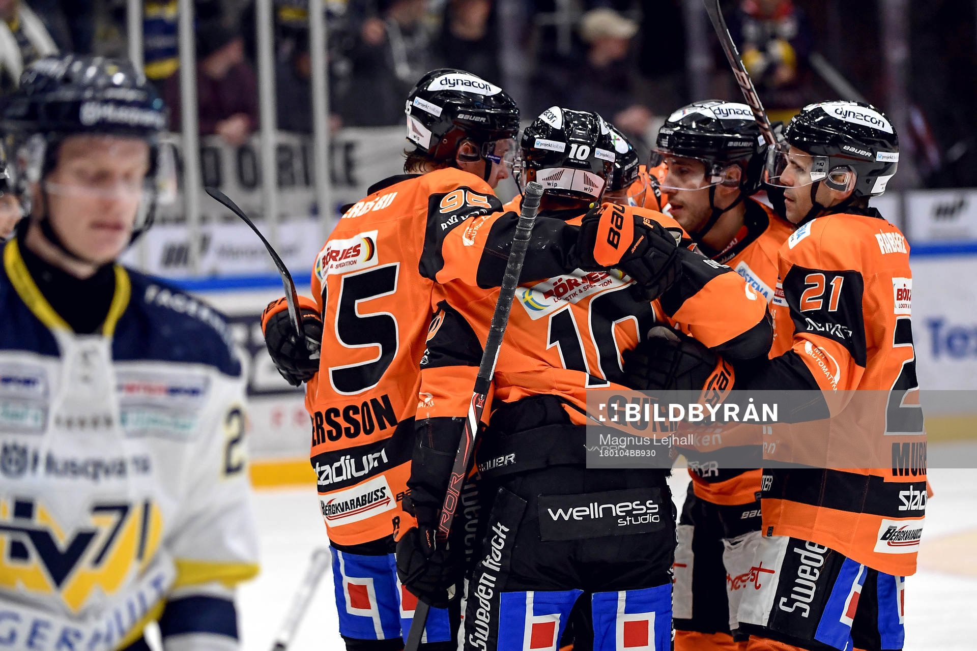 Karlskronas Mattias Guter jublar med lagkamrater